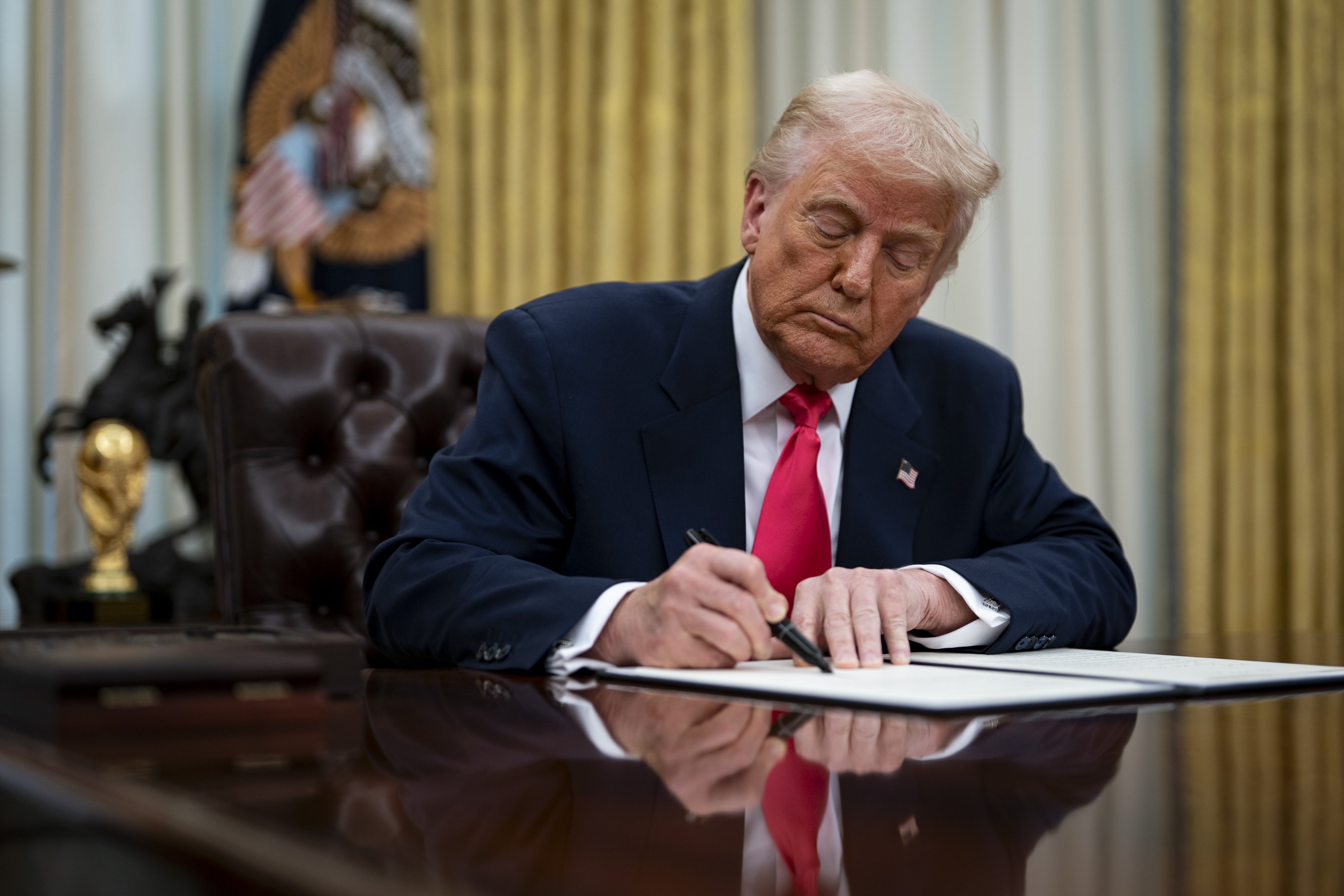 US President Donald Trump signed an executive order making English the official language of the United States. Photo: EPA-EFE/Pool