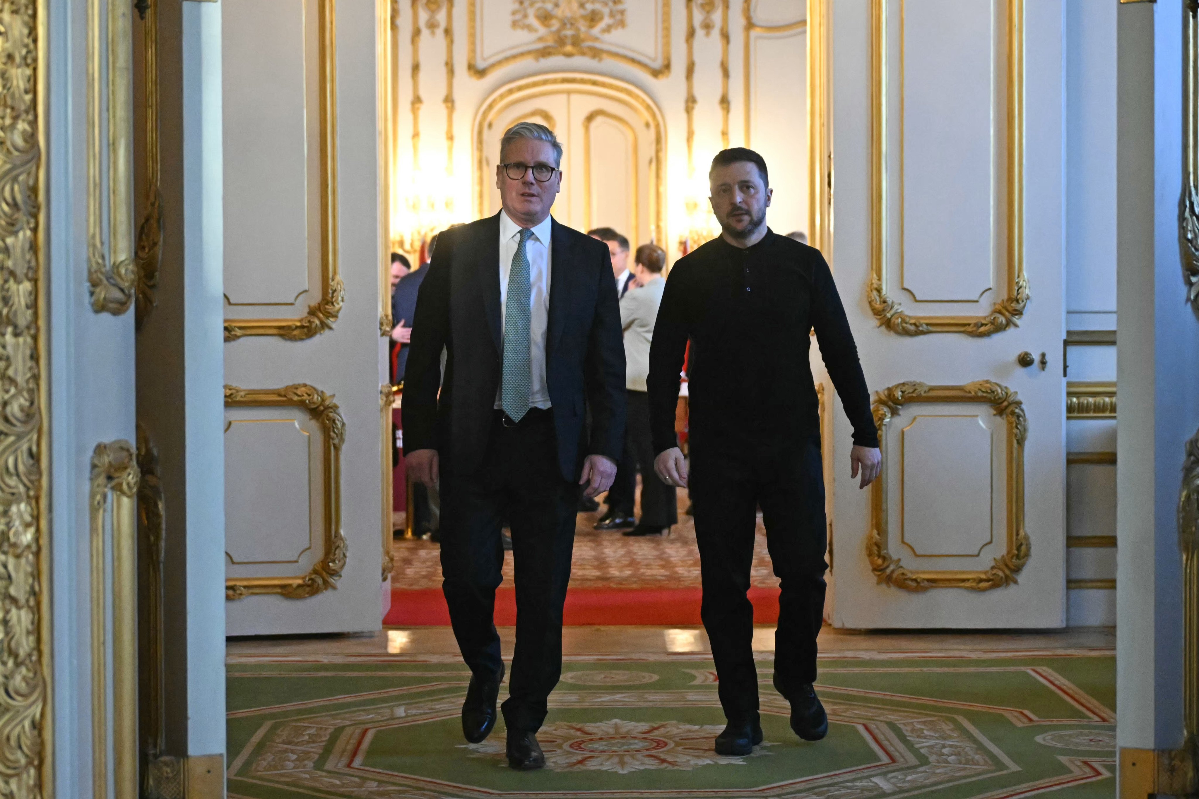 British Prime Minister Keir Starmer and Ukrainian President Volodymyr Zelensky head for a meeting during a European leaders’ summit on Ukraine, at Lancaster House, London, on March 2. Photo: dpa