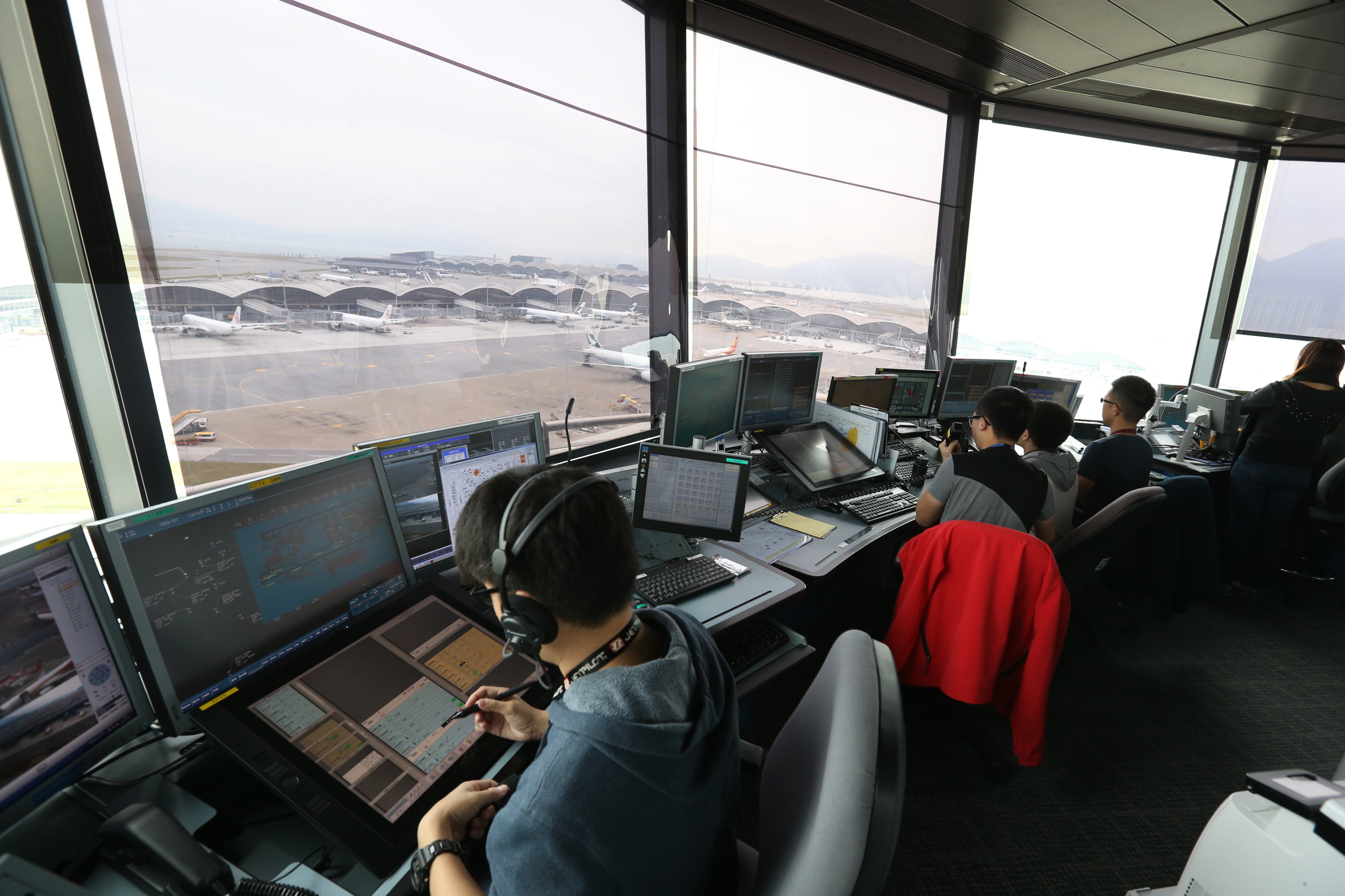 Air traffic controllers at Hong Kong International Airport. Photo: Dickson Lee