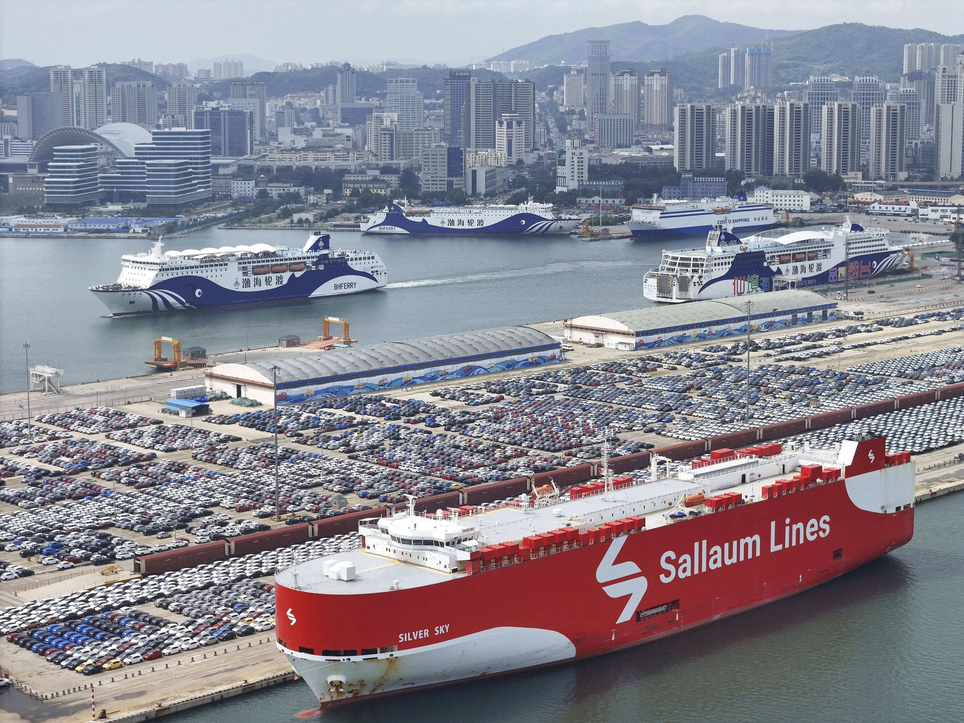 New vehicles awaiting transportation by a so-called ro-ro (roll on/roll off) ship in Yantai in eastern China’s Shandong province on August 6, 2024. Phot: Chinatopix via AP.