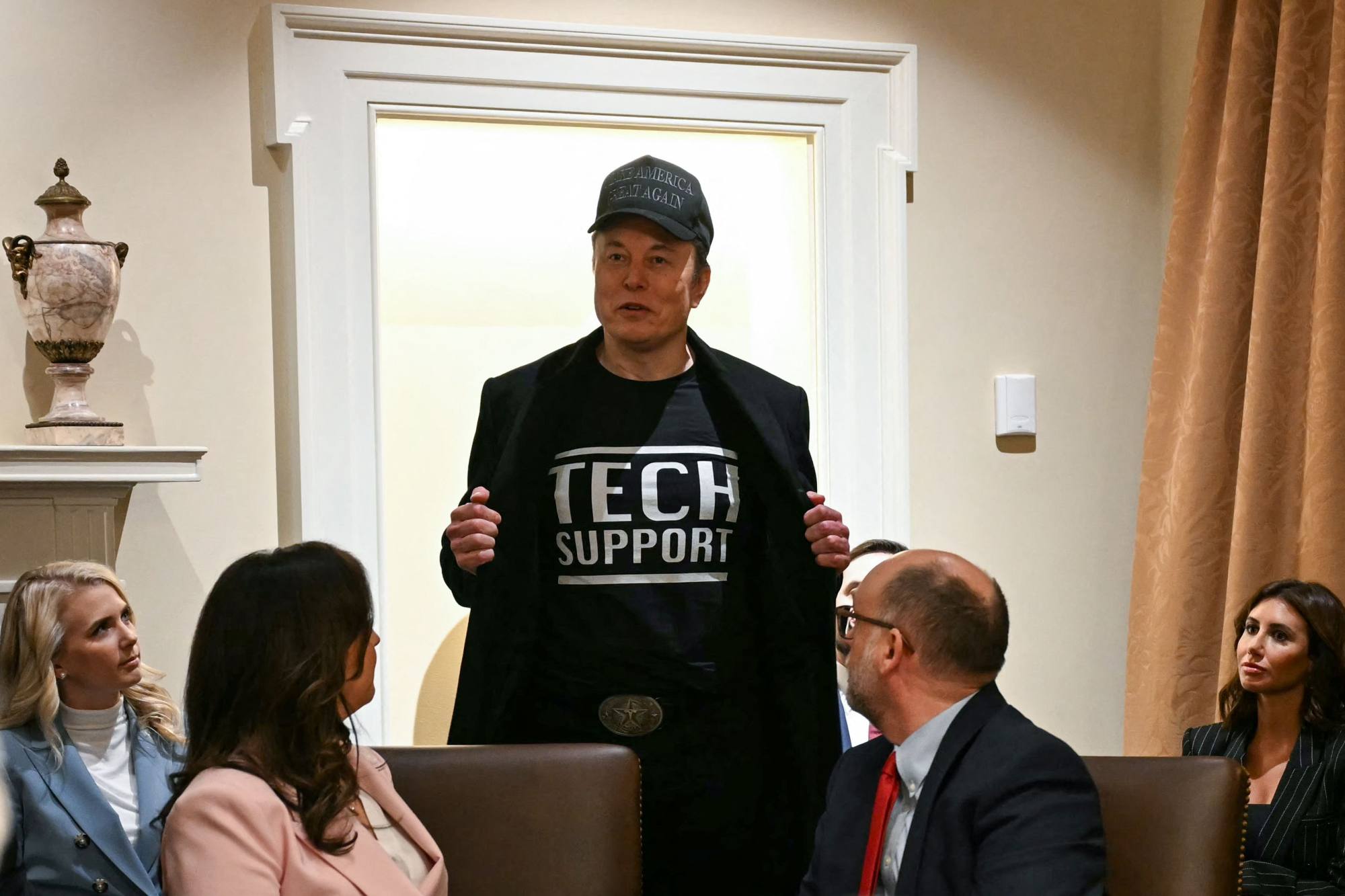 Le fondateur de Tesla et propriétaire de X, Elon Musk, prendra la parole lors de la réunion du Cabinet tenue à la Maison Blanche à Washington le 26 février. Musk est un employé du gouvernement spécial qui conseille Trump. Photo: AFP Le fondateur de Tesla et propriétaire de X, Elon Musk, prendra la parole lors de la réunion du Cabinet tenue à la Maison Blanche à Washington le 26 février. Musk est un employé du gouvernement spécial qui conseille Trump. Photo: AFP