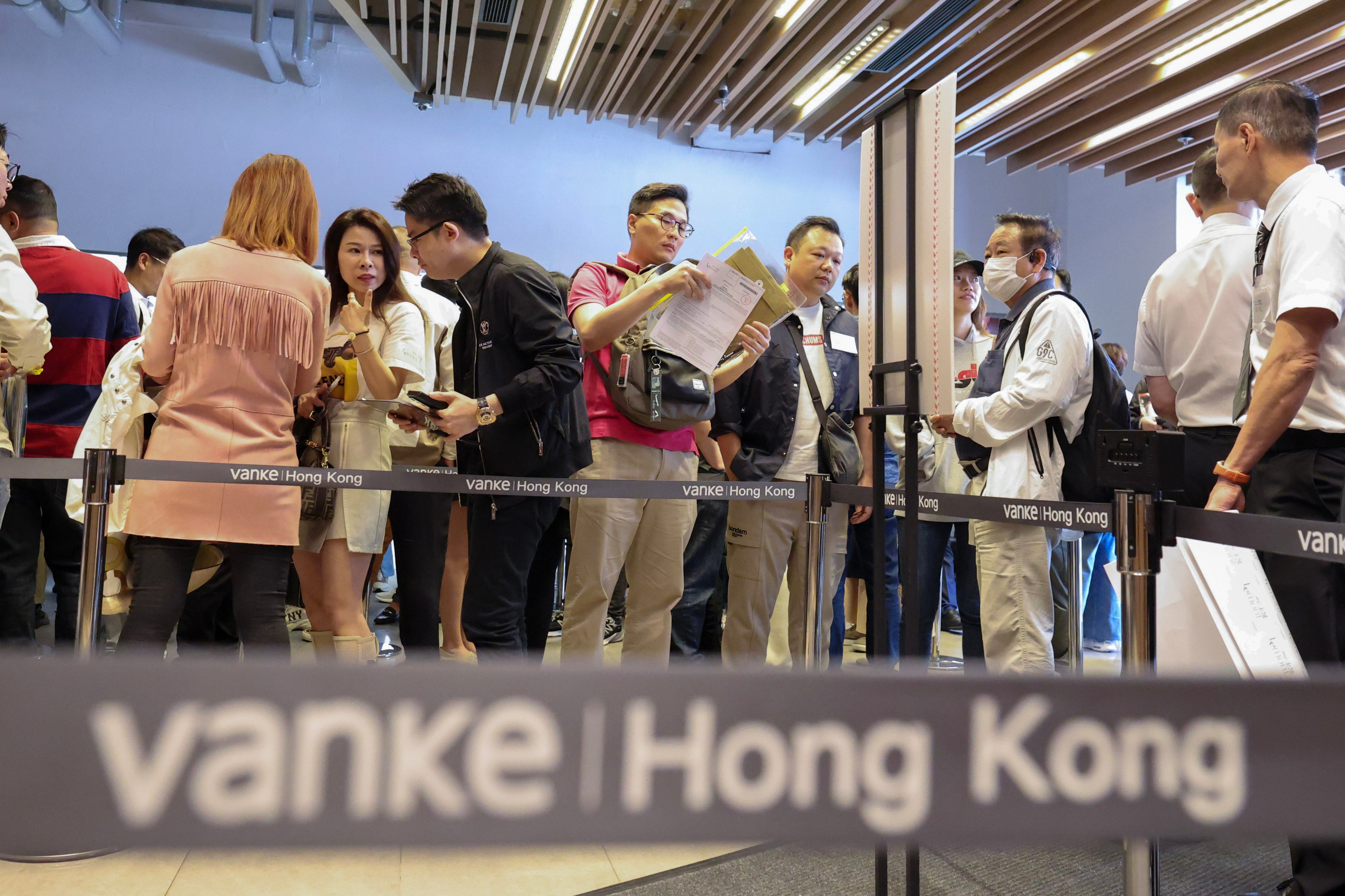 Potential buyers queue up for China Vanke’s Le Mont residential project in Tai Po at its sales office in Cheung Sha Wan on Saturday. Photo: Nora Tam