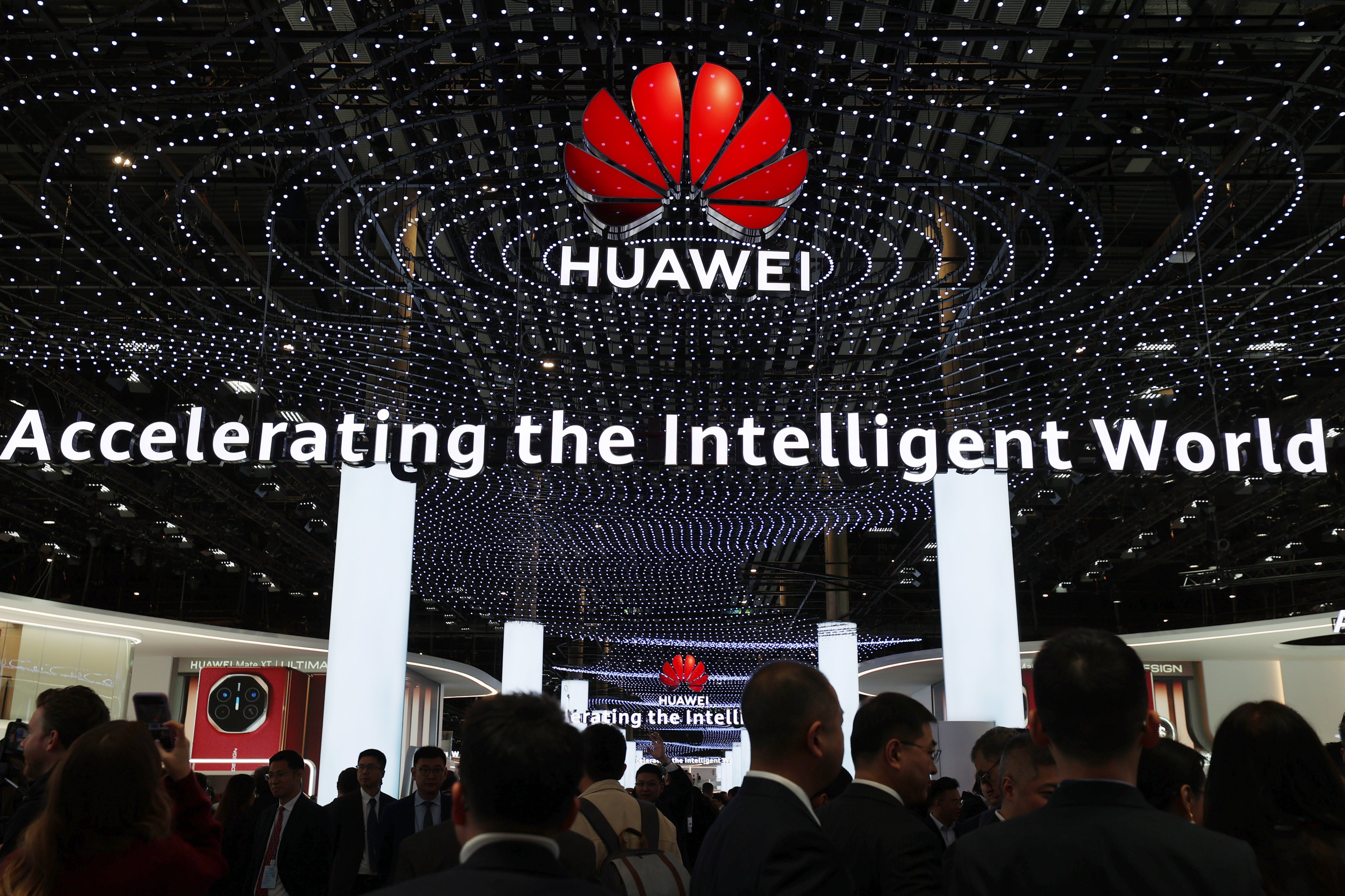 People visit the booth of Huawei Technologies at the the MWC Barcelona trade show in Spain on March 3, 2025. Photo: Xinhua