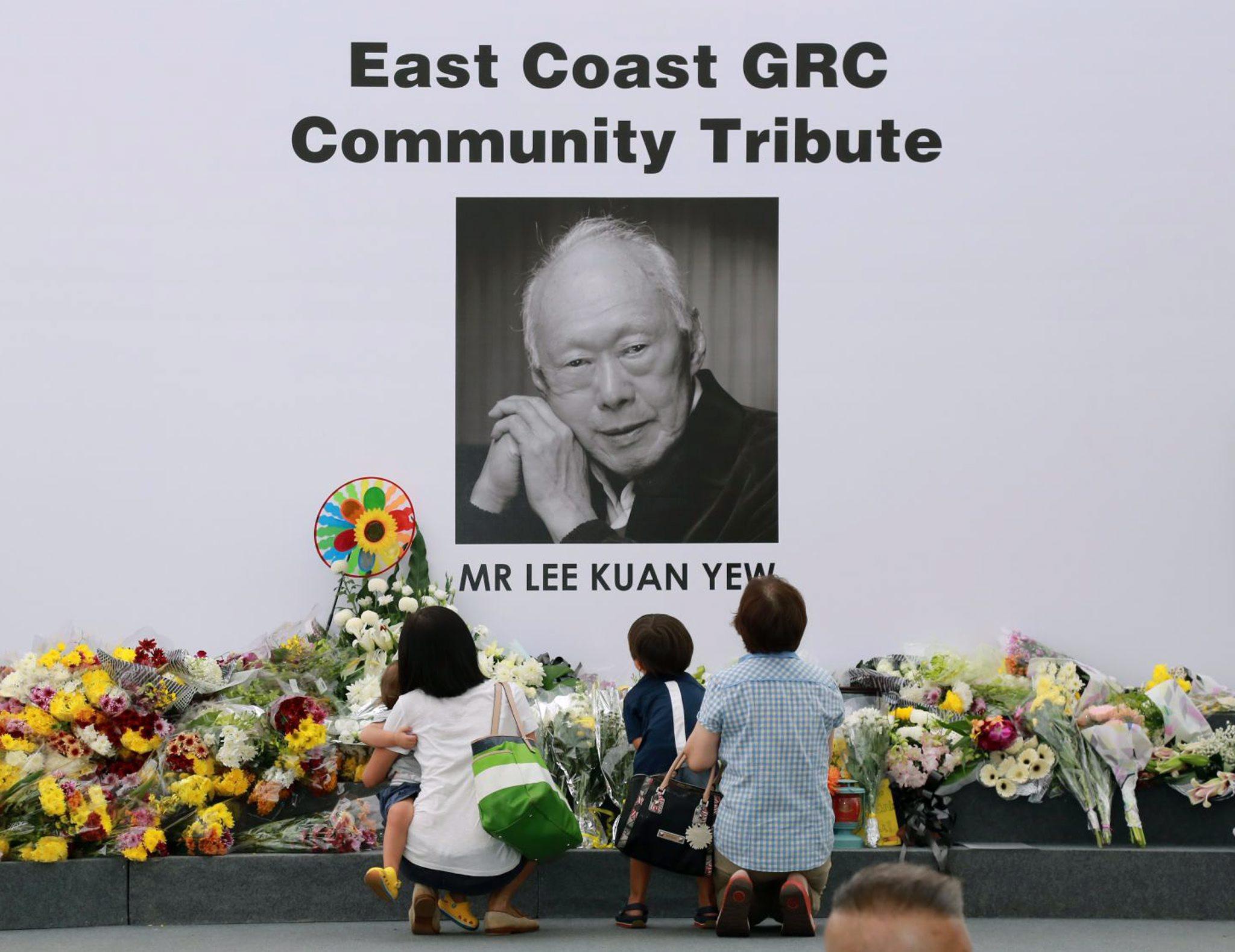 Singaporeans pay their respects to Lee Kuan Yew days after his death on March 23, 2015. File photo: EPA-EFE