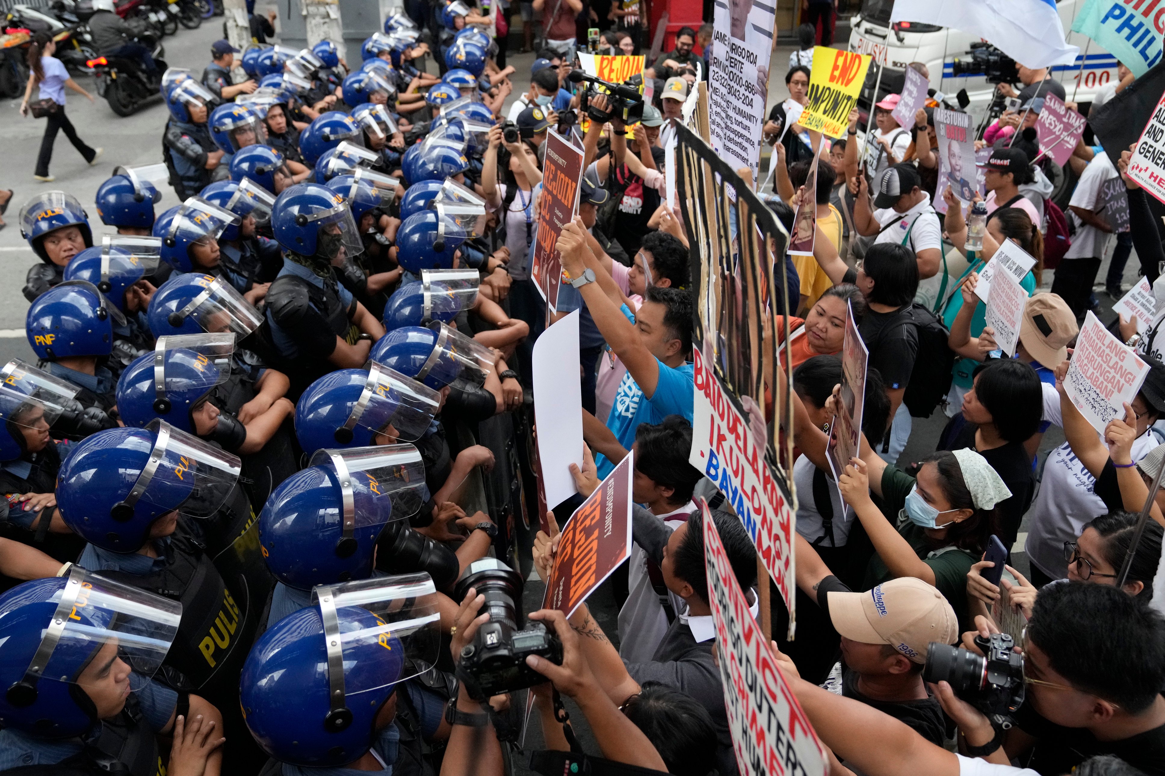 Police block protesters as they try to march towards Malacanang palace in Manila, Philippines, on March 17 to call on the government to rejoin the ICC after the arrest of former president Rodrigo Duterte. Photo: AP