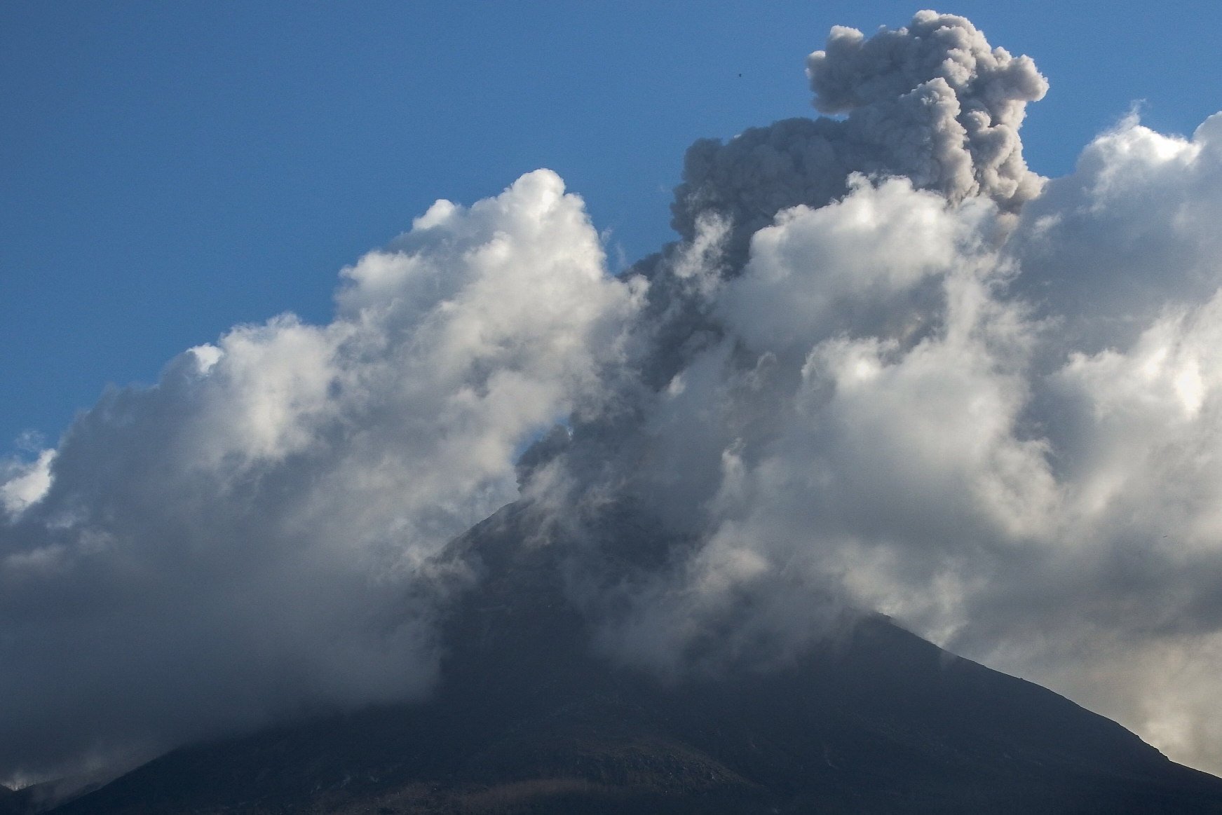 Indonesia’s Mount Lewotobi Laki-Laki spews volcanic ash during an eruption on March 1. Photo: AFP