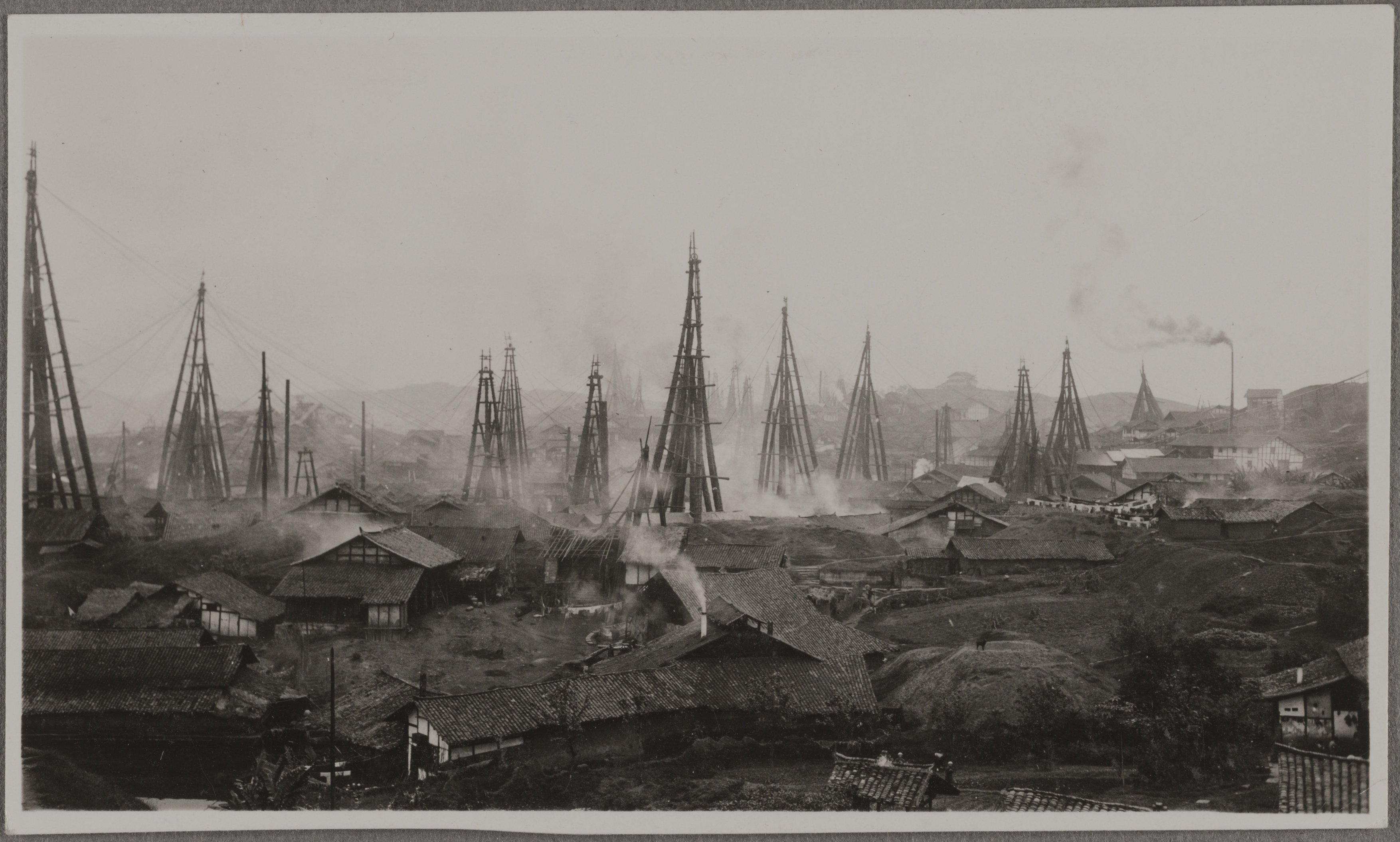 A salt drilling field near Zigong, Sichuan, photographed by Arnold Heim in 1929. Photo: ETH-Bibliothek Zürich, Image Archive