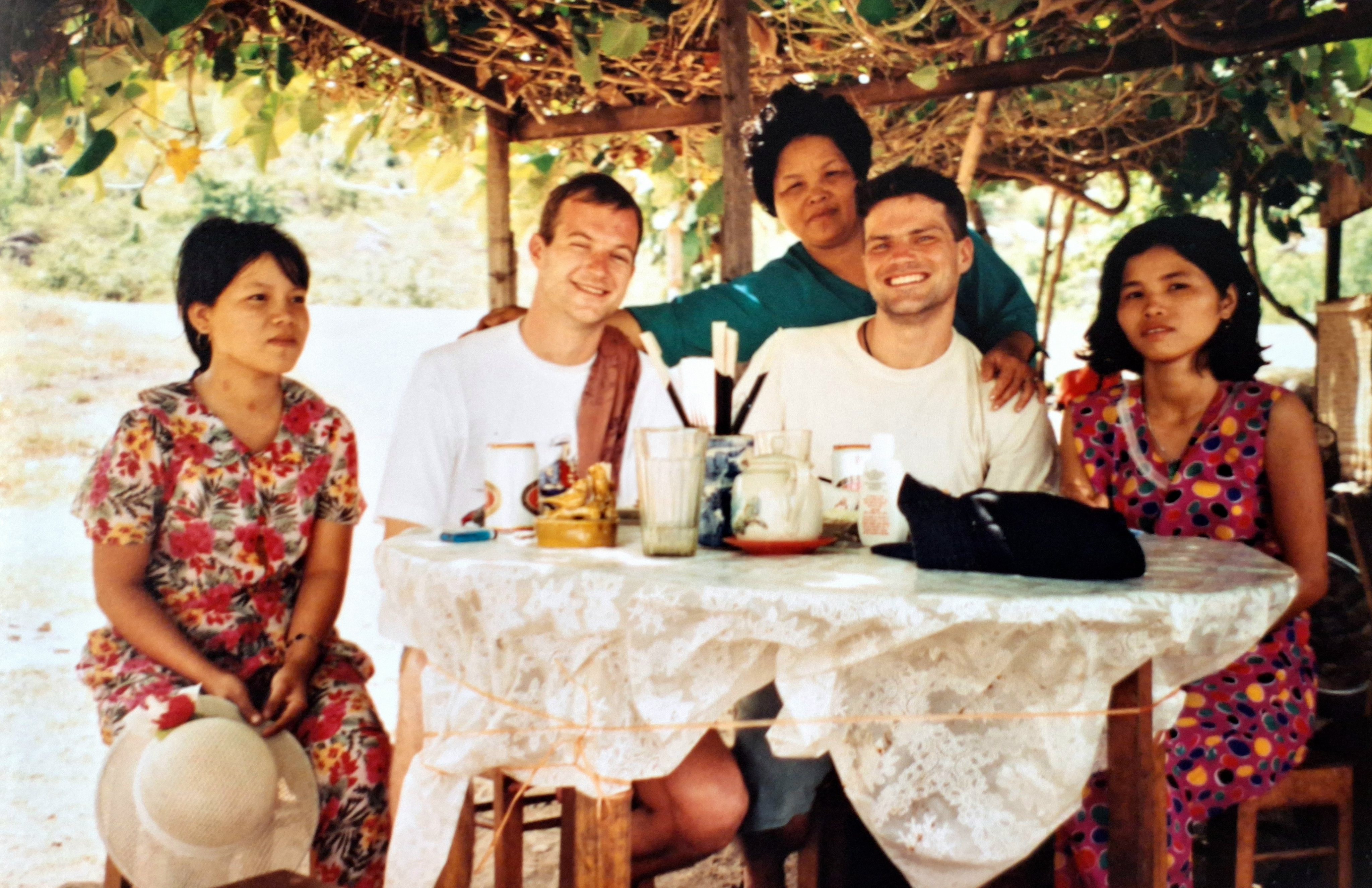 Everywhere we went people wanted to talk to us. A road stop on the way to Nha Trang, Vietnam, 1994. Photo: Simon O’Reilly