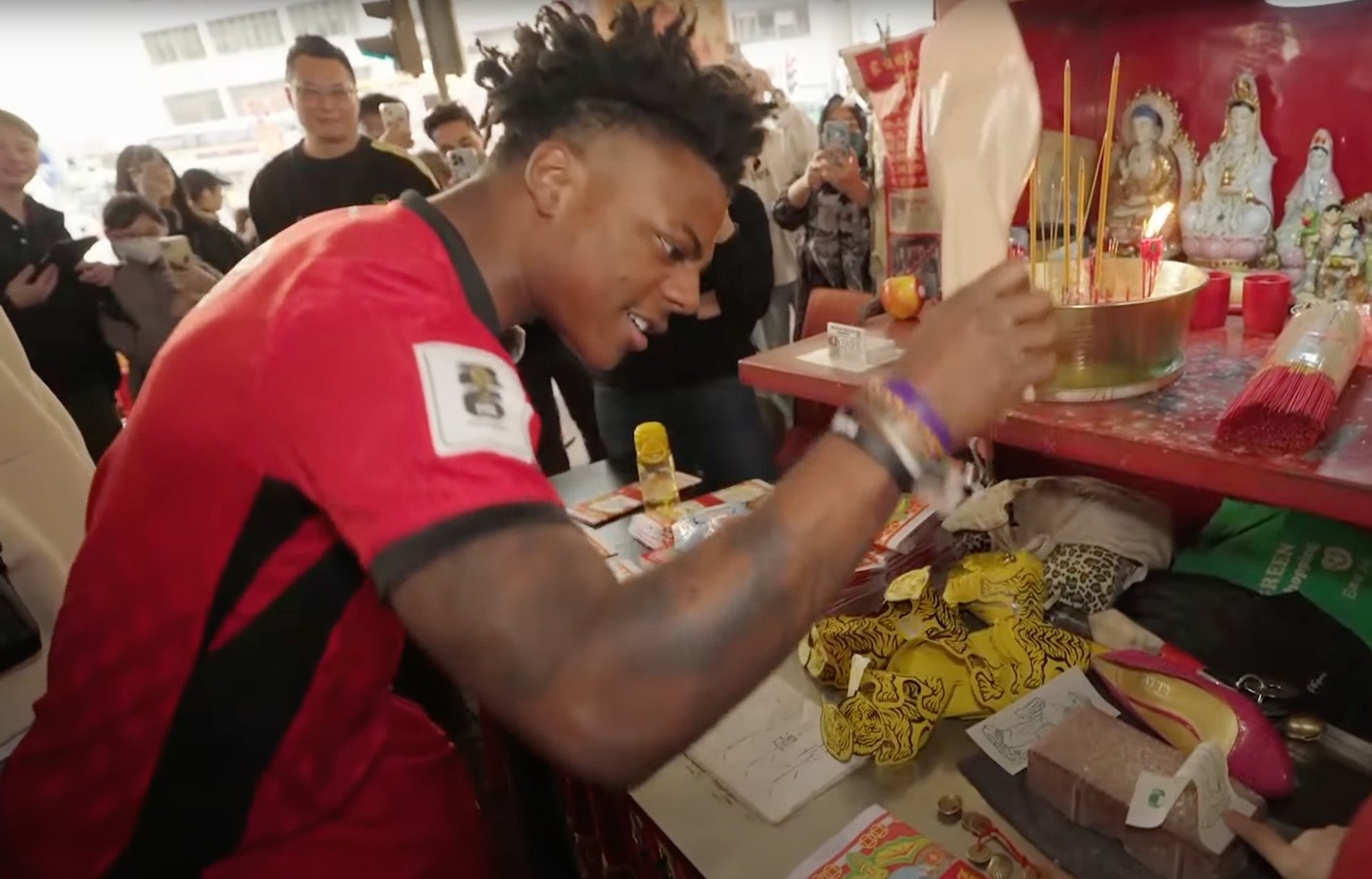 The popular YouTube star began the day with ‘villain-hitting’ in Causeway Bay. Photo: YouTube/IShowSpeed The popular YouTube star began the day with ‘villain-hitting’ in Causeway Bay. Photo: YouTube/IShowSpeed
