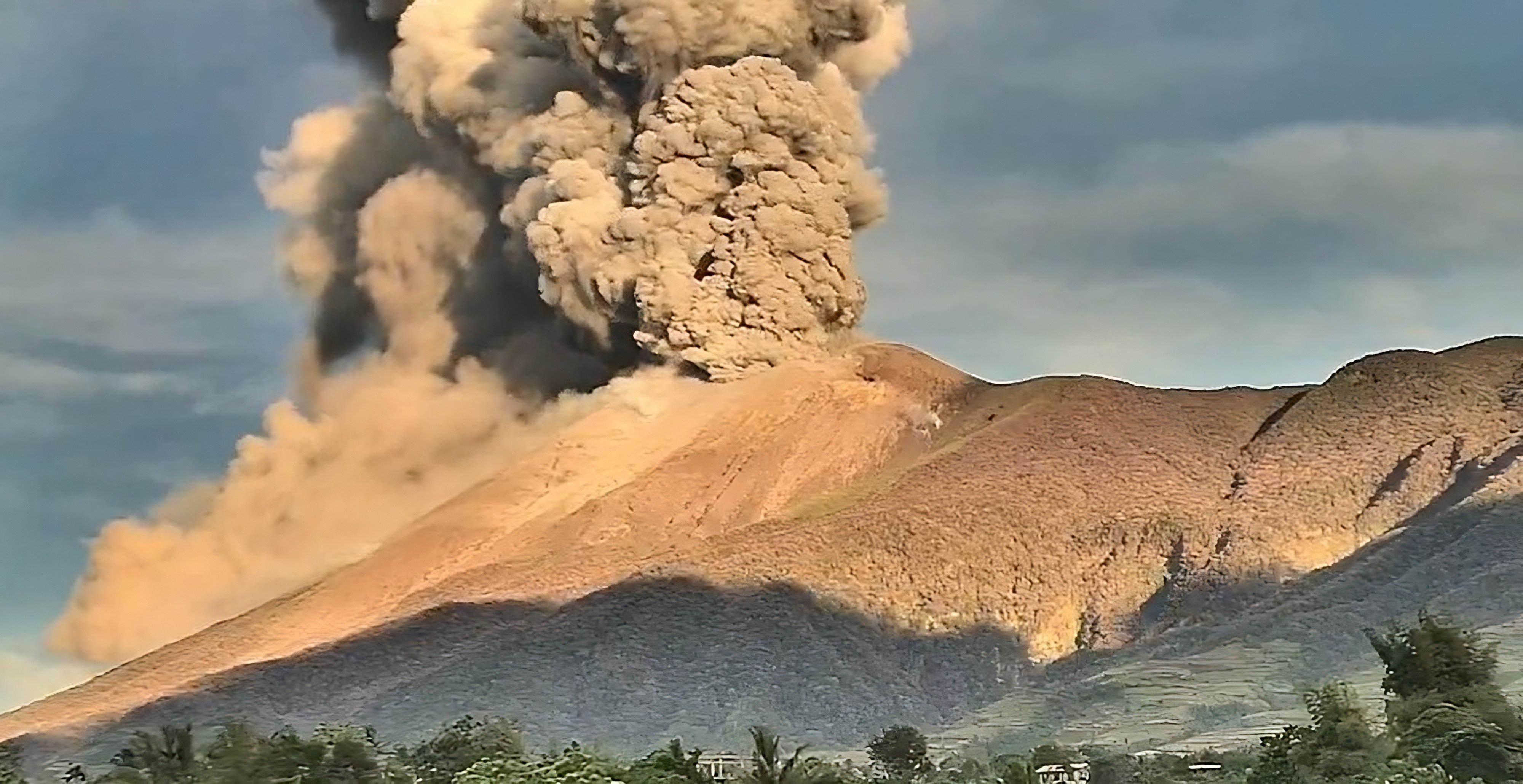 Kanlaon Volcano on the island of Negros, central Philippines, erupted early on Tuesday morning, sending a plume of debris 4km into the sky. Photo: X/philvolcs_dost