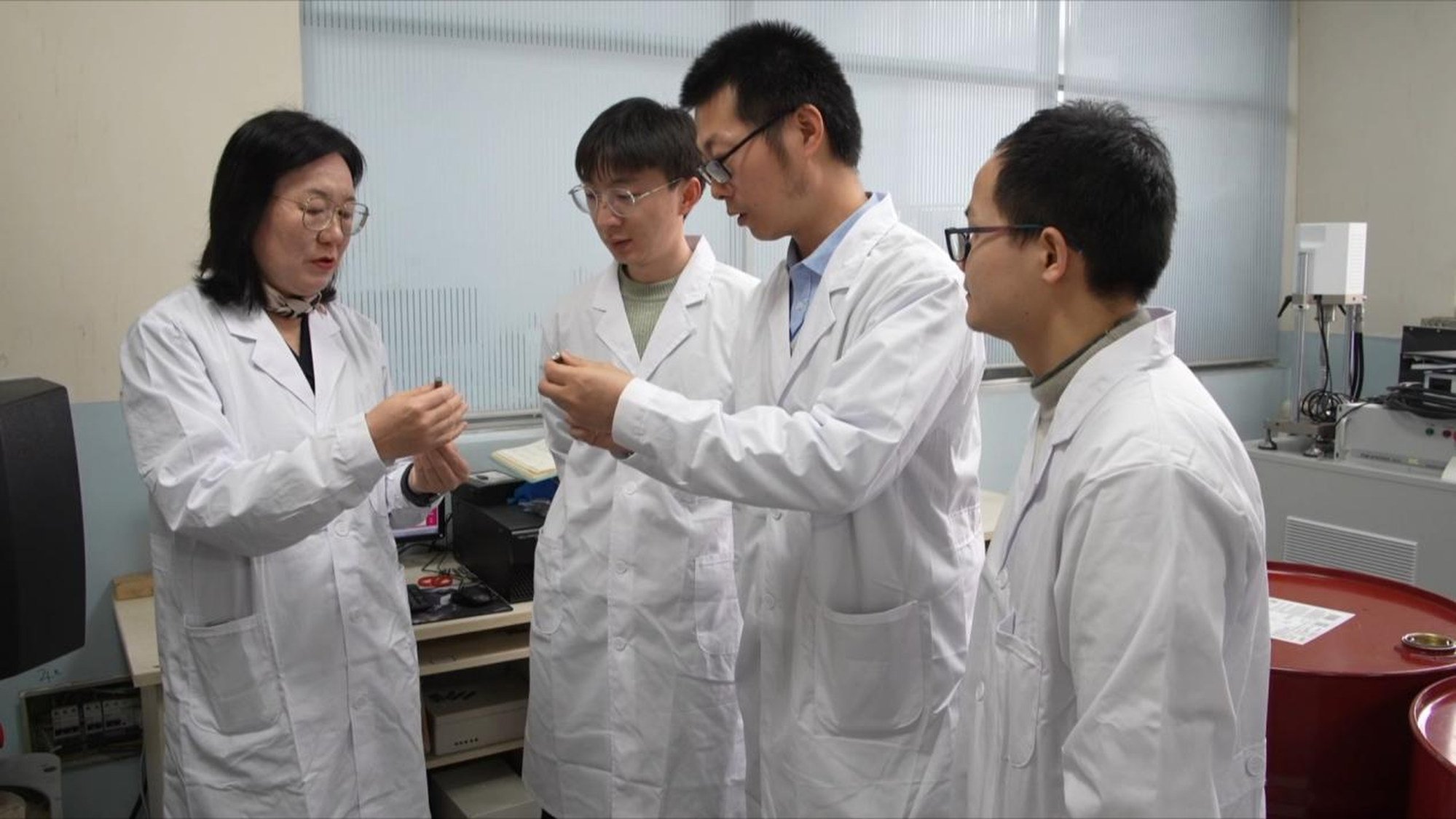 Professor Lu Lei (left) and her team of researchers at the Chinese Academy of Sciences’ Institute of Metal Research. Photo: CCTV