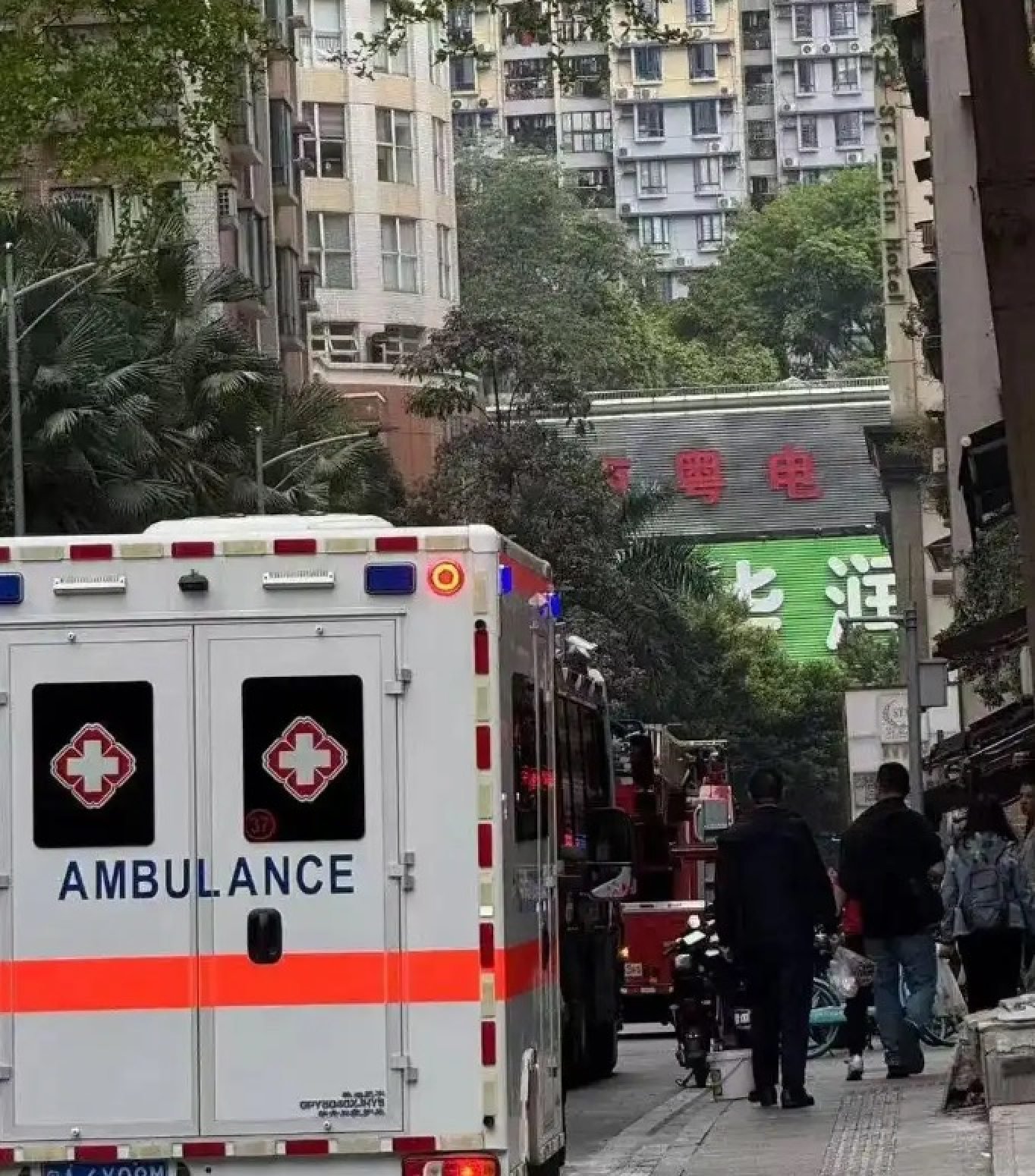 The local residential committee has announced that they are still investigating whether the explosion compromised the structural integrity of the building. Photo: Douyin The local residential committee has announced that they are still investigating whether the explosion compromised the structural integrity of the building. Photo: Douyin