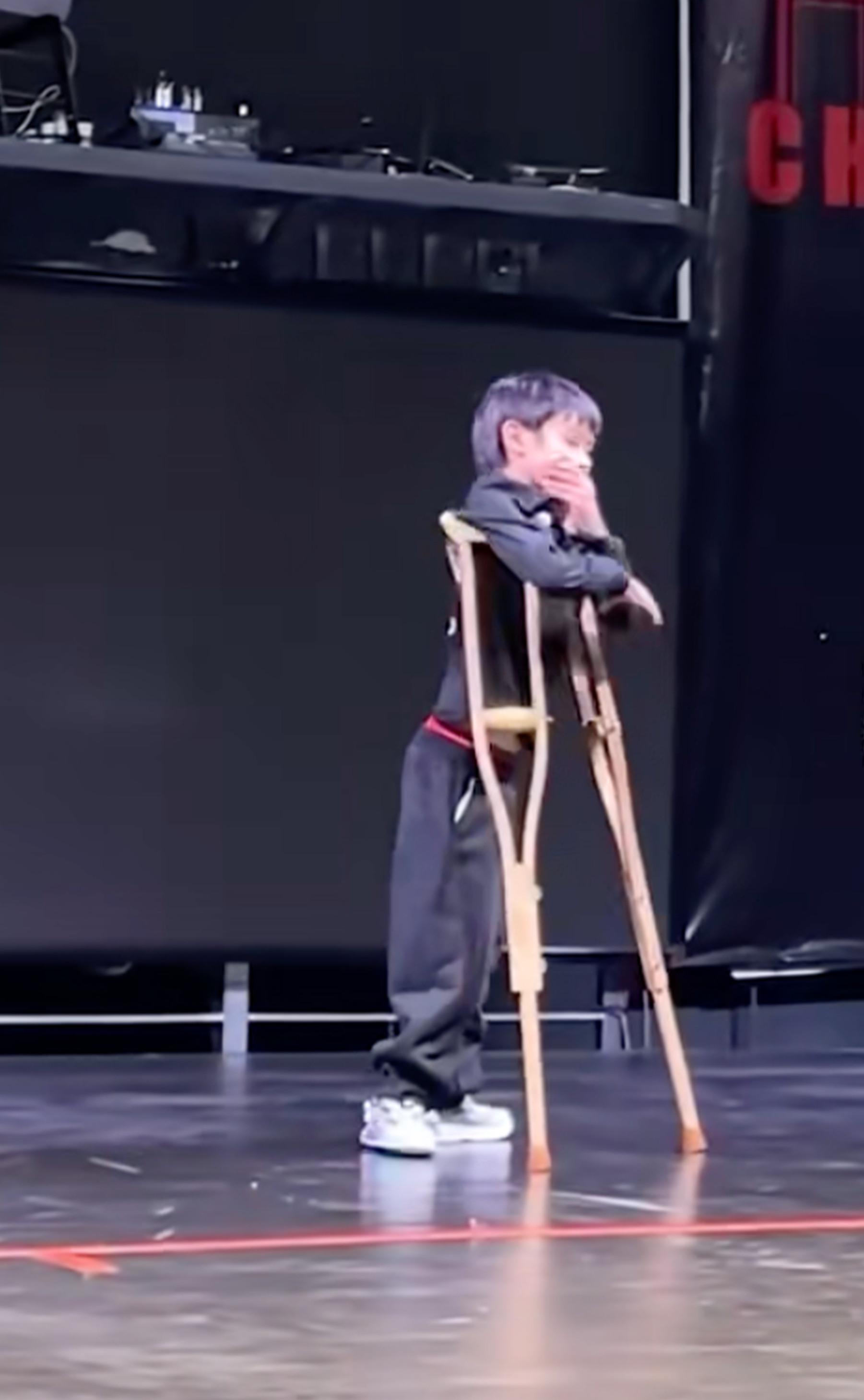 Li gets prepared to start his street-dancing routine on stage. Photo: CCTV