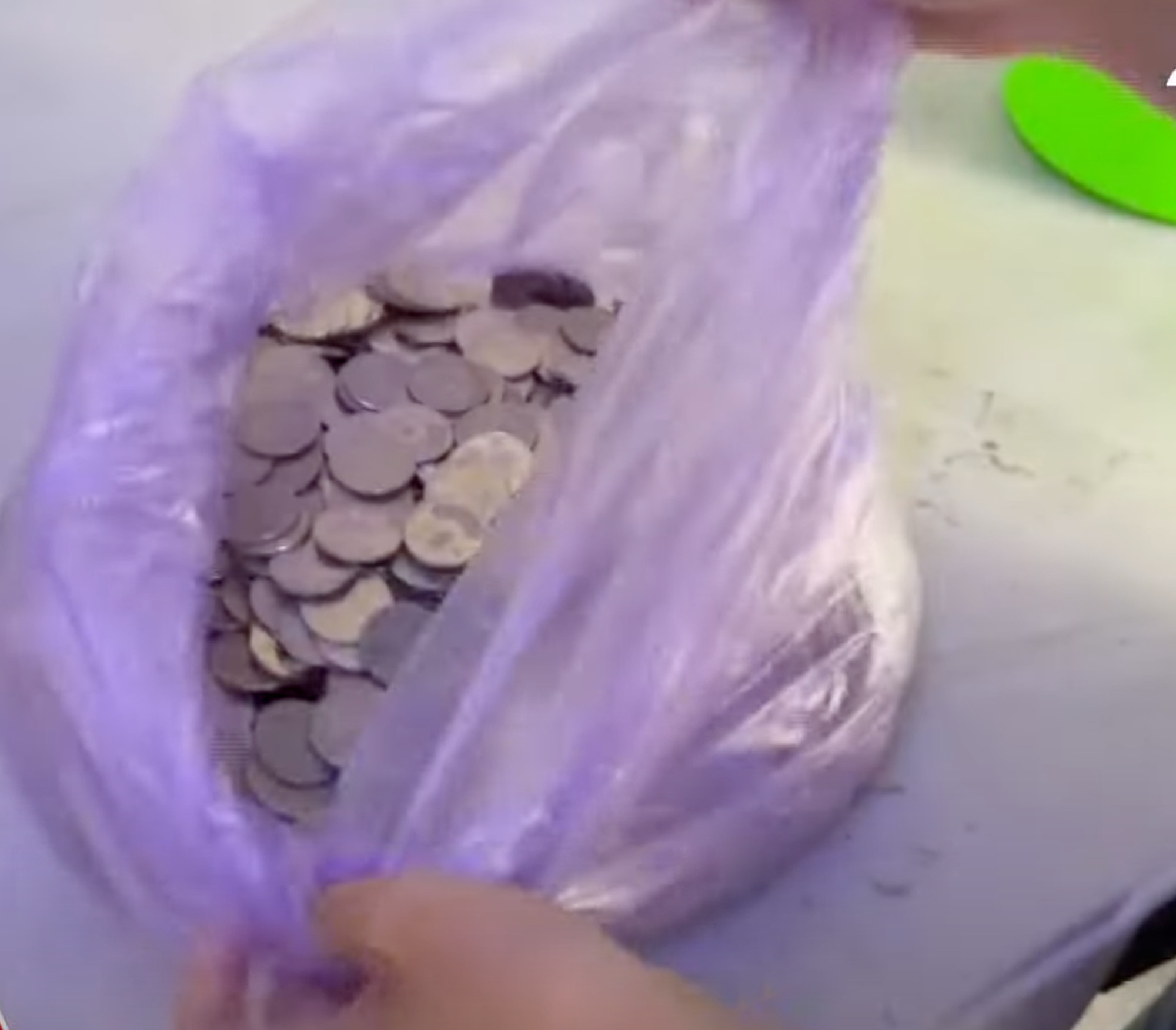 The staffer’s final pay settlement came in a plastic bag full of coins. Photo: YouTube/TVBS NEWS