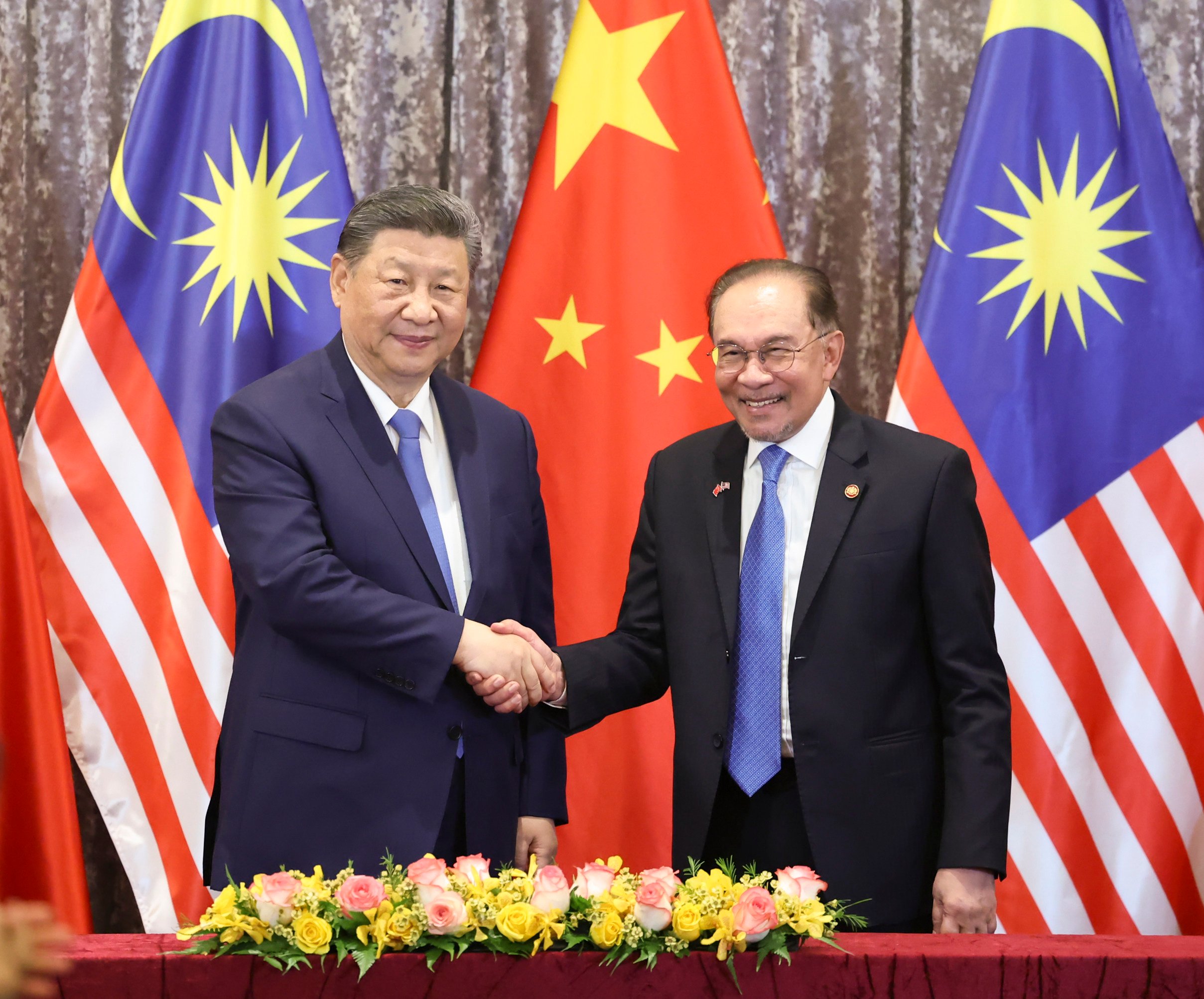 Chinese President Xi Jinping with  Malaysian Prime Minister Anwar Ibrahim in Putrajaya, Malaysia, on April 16, 2025. Photo: Xinhua