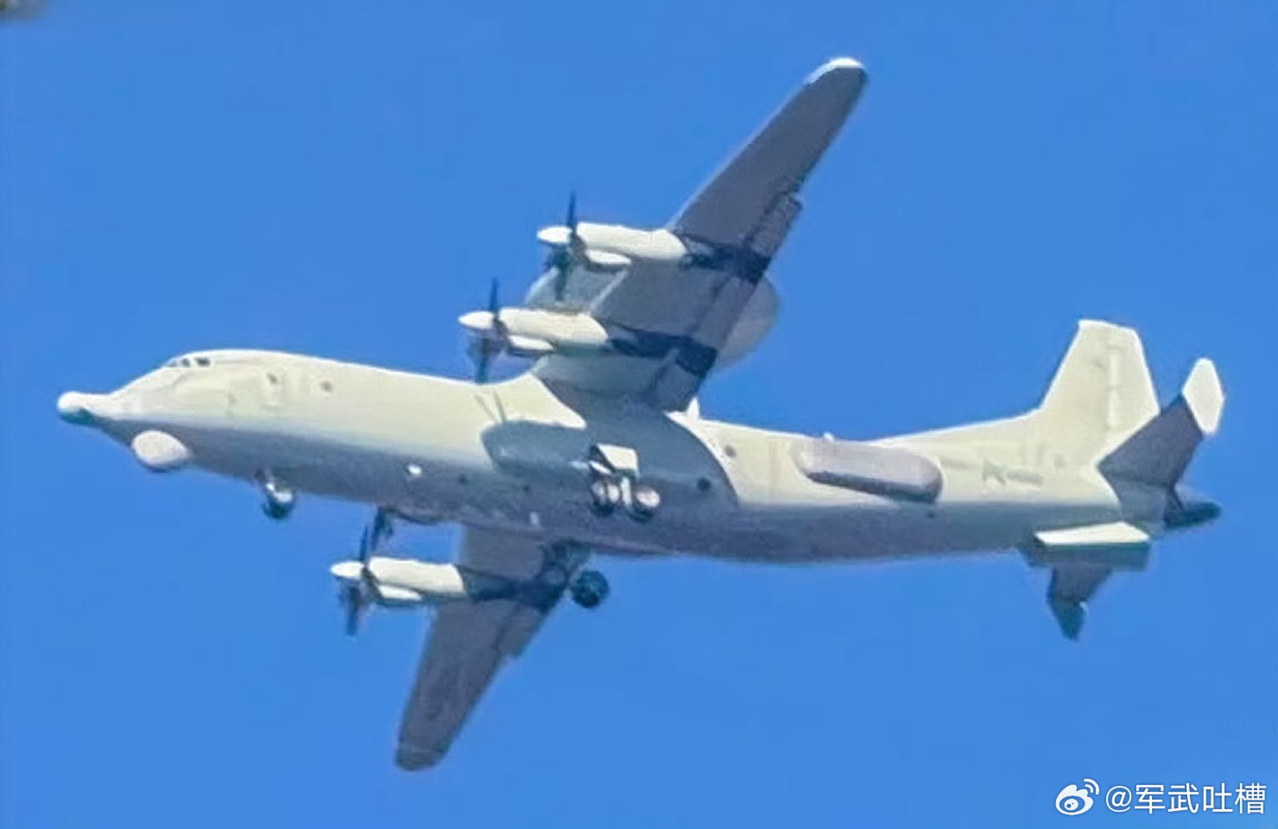 The first known image of the KJ-700 radar plane during flight was shared on Chinese social media this week. Photo: Weibo/ 军武吐槽