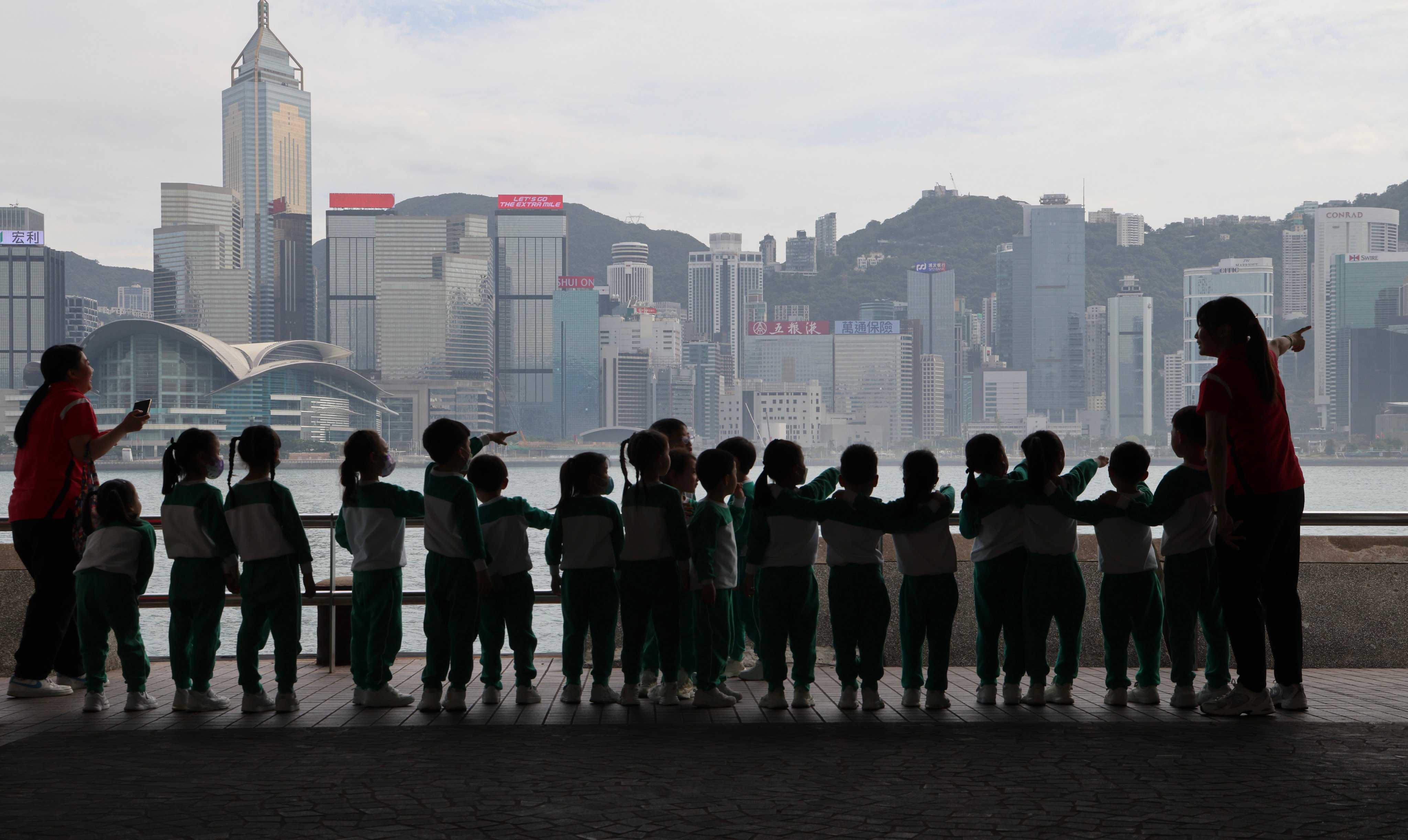 A group of kindergarten students visit Victoria Harbour with their teacher. Photo: Jelly Tse