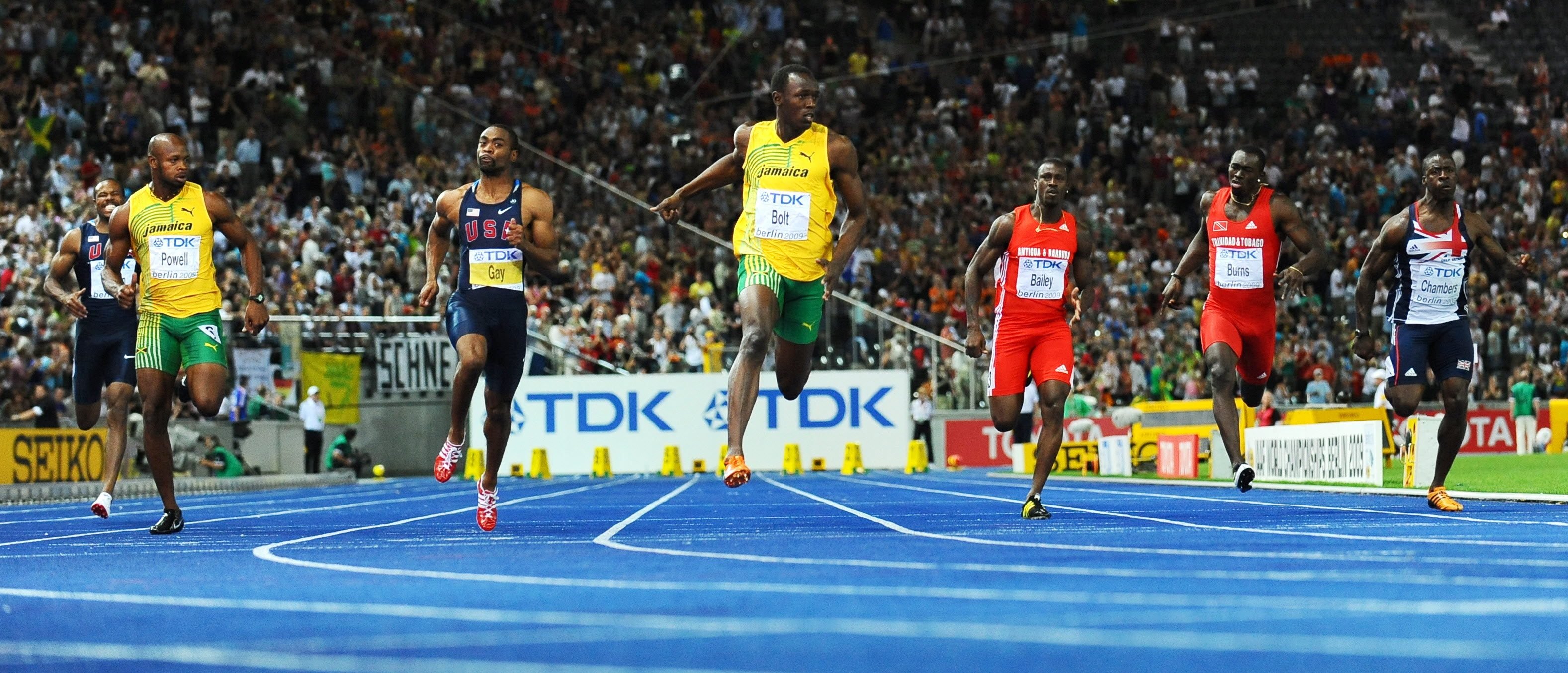 Jamaica’s Usain Bolt (centre, in yellow) crosses the finish line in a new world record time to win global 100m gold in 2009. Photo: AFP