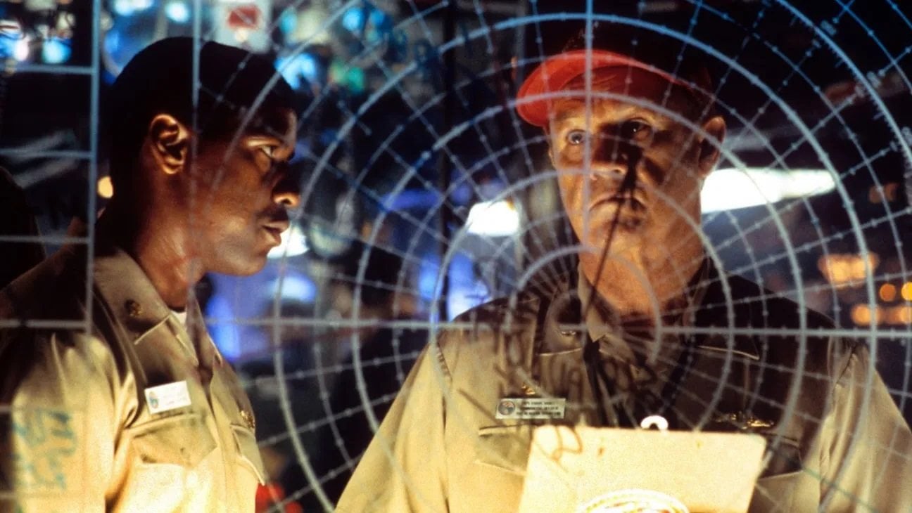 Denzel Washington (left) and Gene Hackman in a still from Crimson Tide. Photo: Online