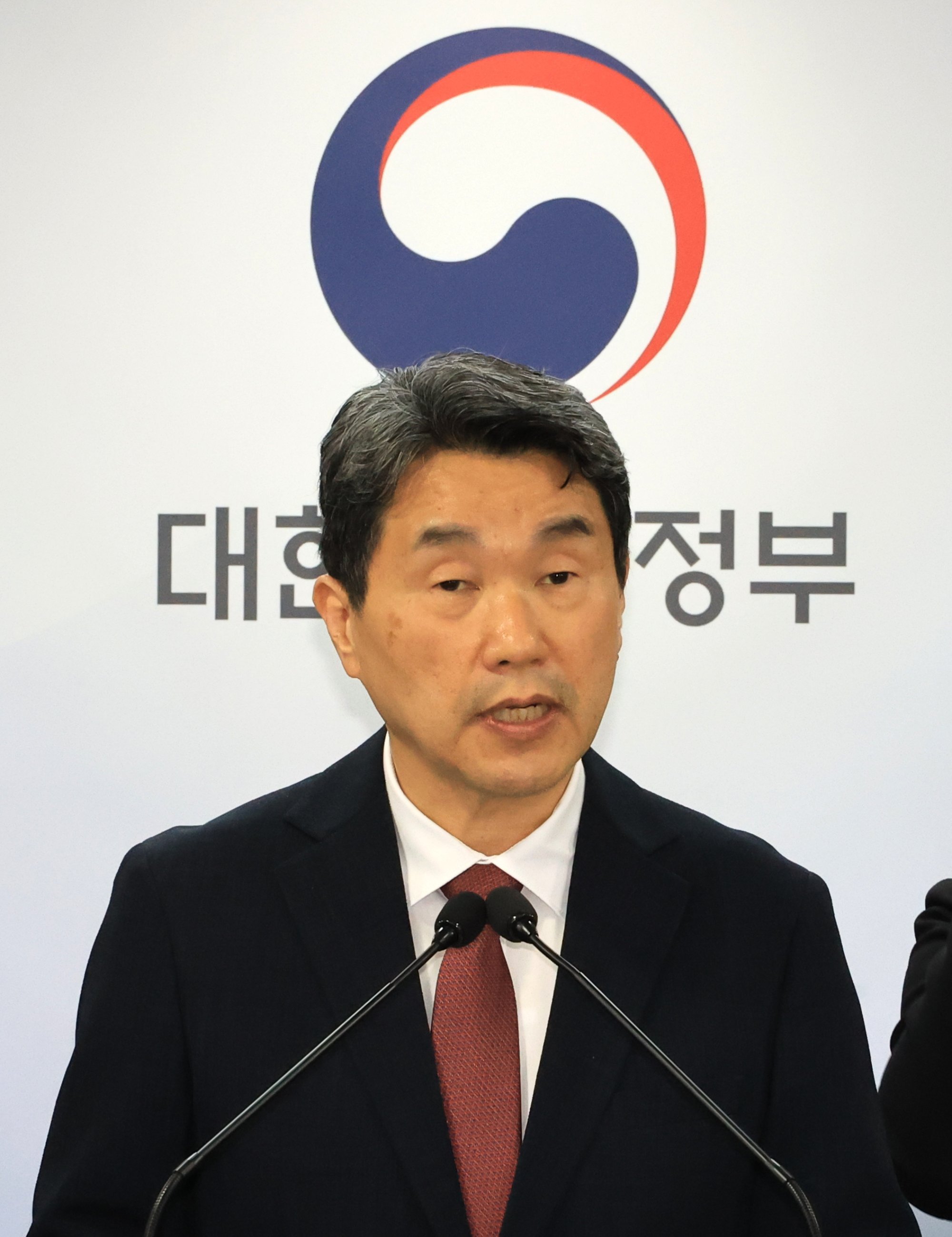South Korean Education Minister Lee Ju-ho will take over as acting president. Photo: EPA-EFE South Korean Education Minister Lee Ju-ho will take over as acting president. Photo: EPA-EFE