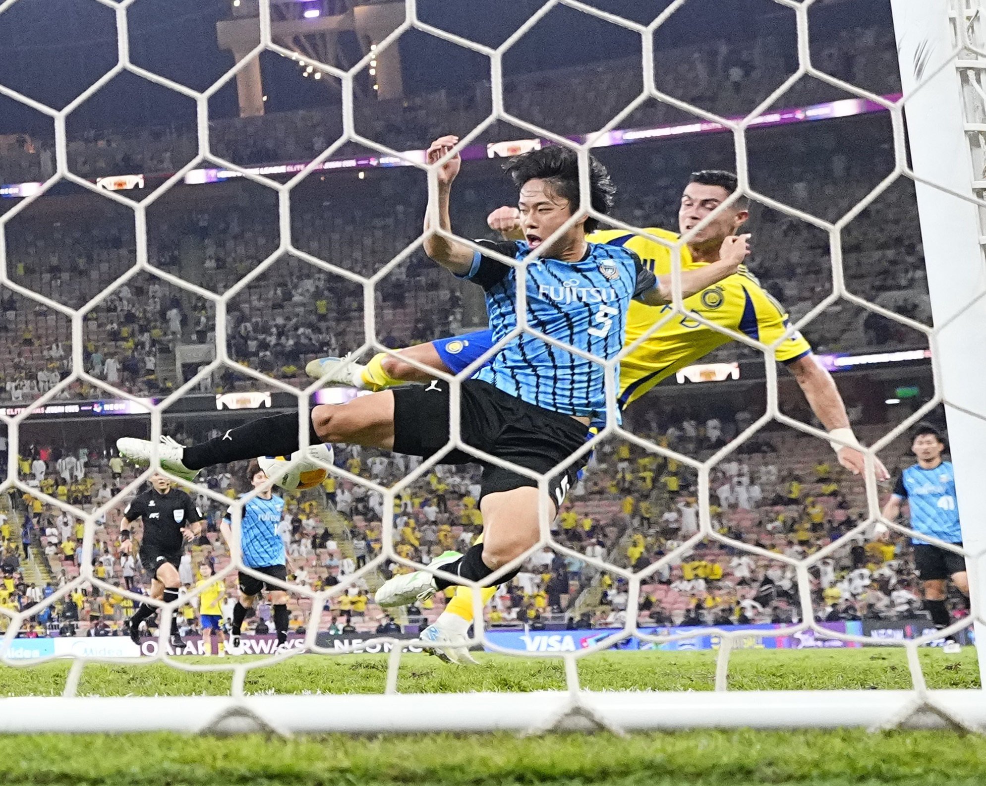 Asahi Sasaki of Kawasaki Frontale blocks a shot by Cristiano Ronaldo of Al-Nassr just before the final whistle of their Champions League Elite semifinal in Jeddah that the j-League side won 3-2. Photo: Kyodo