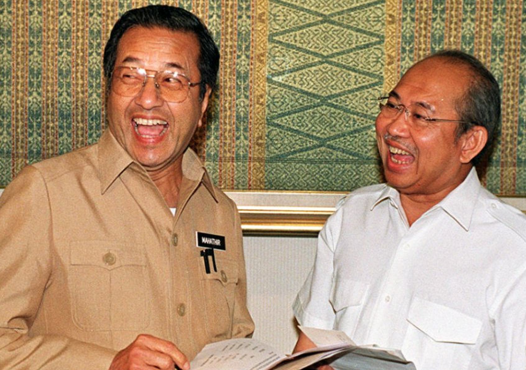 Mahathir seen in 1996, while he was still Umno party president, with former rival Tengku Razaleigh Hamzah. Photo: AFP Mahathir seen in 1996, while he was still Umno party president, with former rival Tengku Razaleigh Hamzah. Photo: AFP