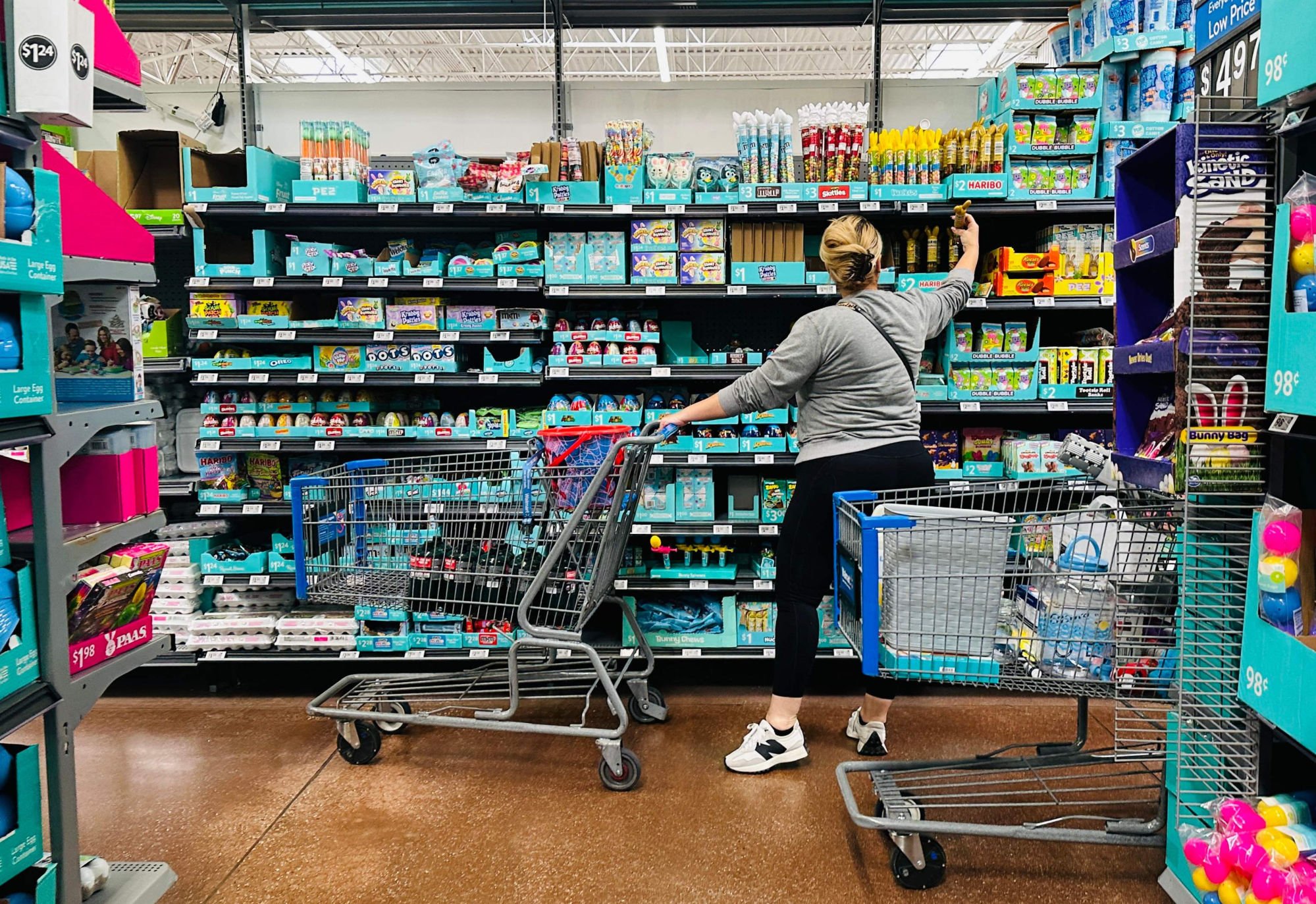 US retail giant Walmart has reportedly told some Chinese suppliers to resume shipments, in a possible sign that a deal to de-escalate the US-China trade war may be getting closer. Photo: AFP US retail giant Walmart has reportedly told some Chinese suppliers to resume shipments, in a possible sign that a deal to de-escalate the US-China trade war may be getting closer. Photo: AFP