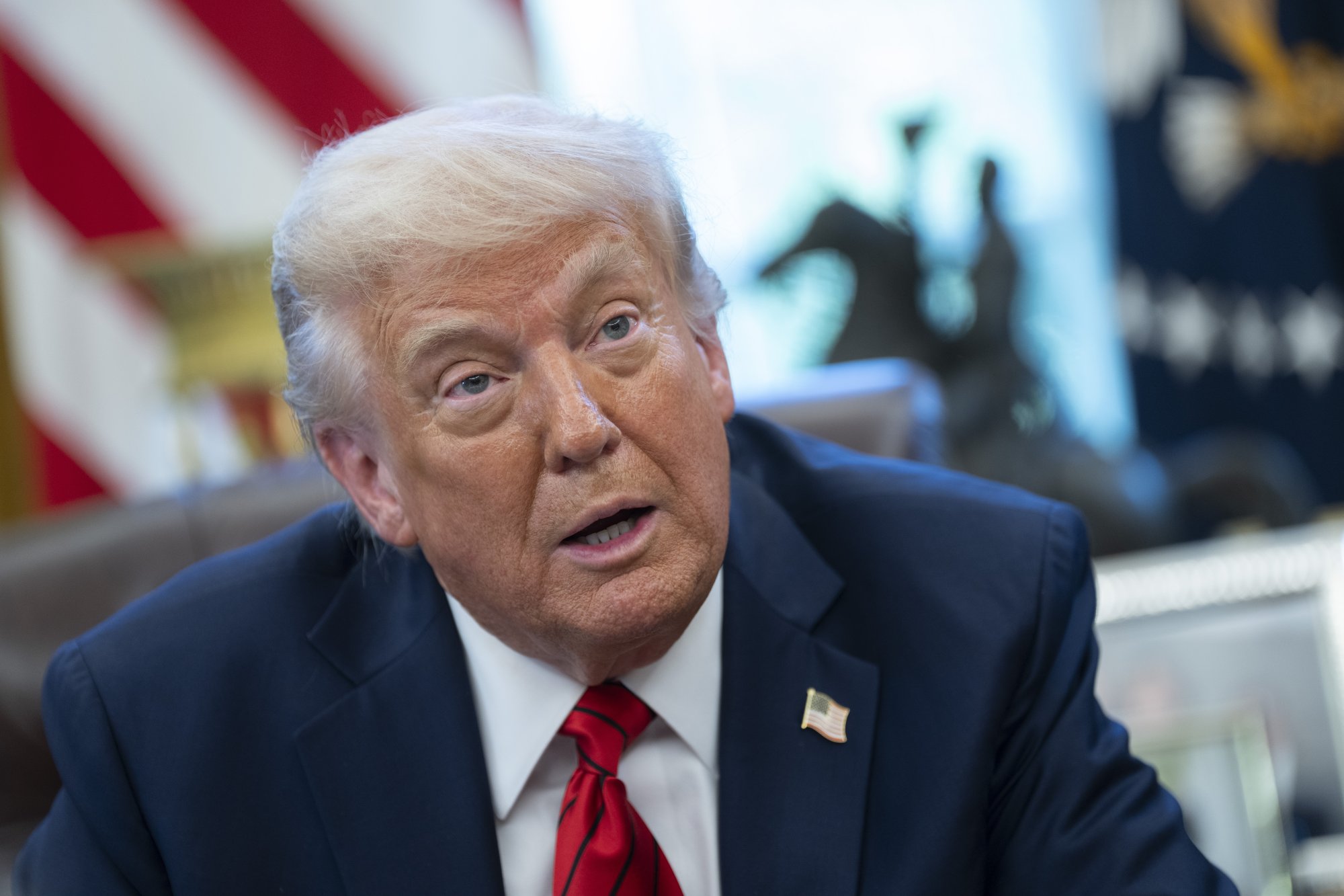 US President Donald Trump meets fishermen and women from American Samoa at the White House on April 17. Photo: EPA-EFE US President Donald Trump meets fishermen and women from American Samoa at the White House on April 17. Photo: EPA-EFE