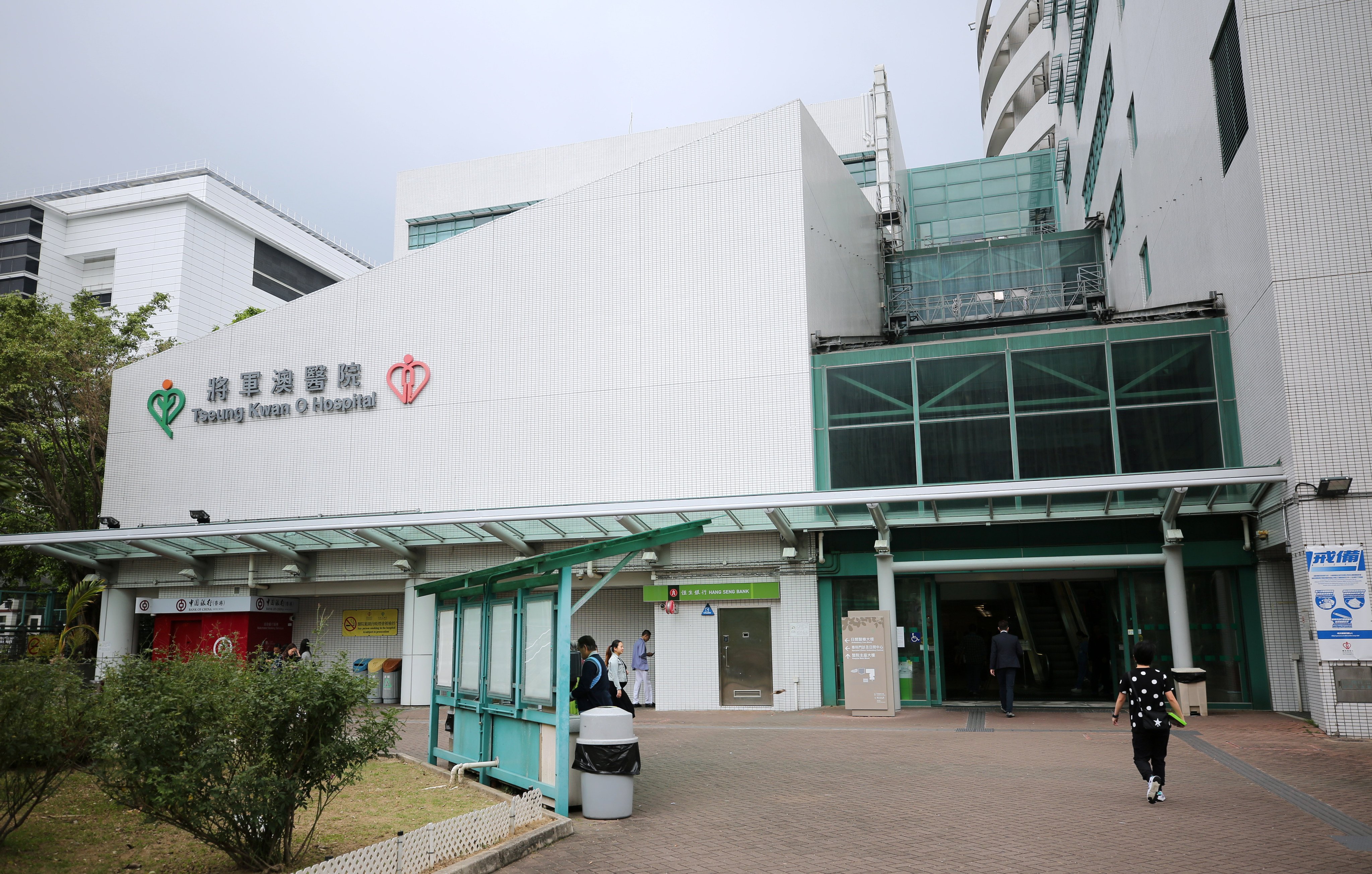 Both the taxi driver and the passenger who allegedly assaulted him were sent to Tseung Kwan O Hospital for treatment. Photo: Winson Wong