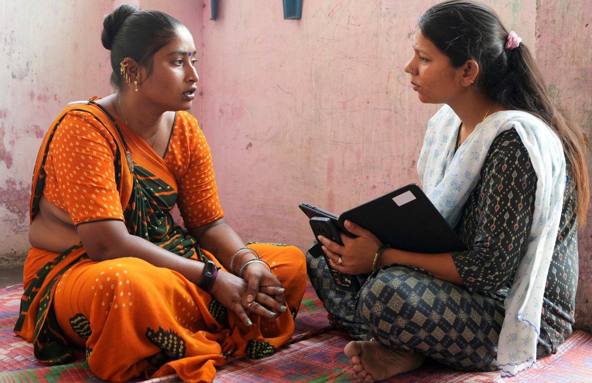 Data collector Komal Parmar (right) talks to Sapnaben Chunara to get heat-related information in Ahmedabad, India, on April 2. Photo: AP Data collector Komal Parmar (right) talks to Sapnaben Chunara to get heat-related information in Ahmedabad, India, on April 2. Photo: AP