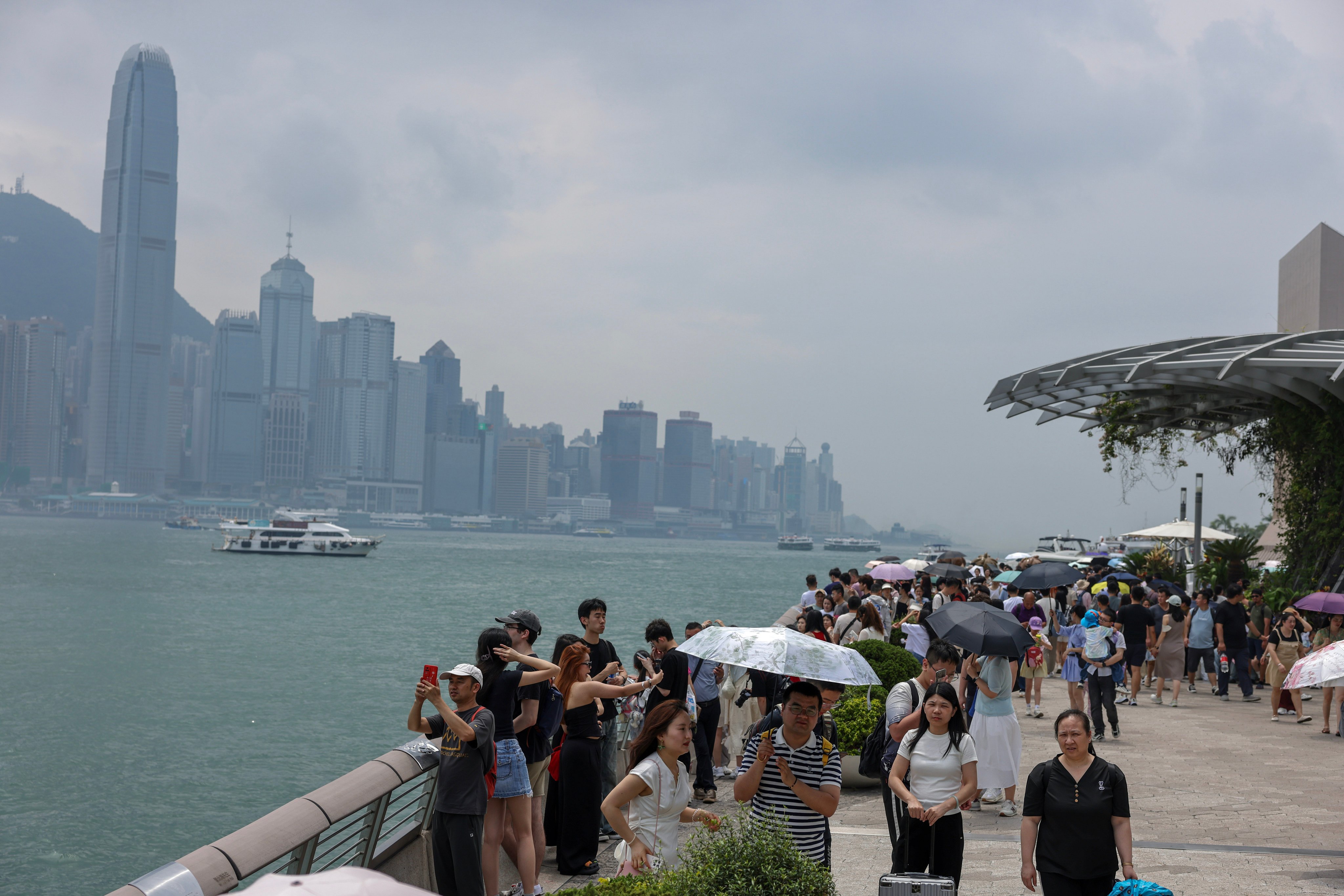 Hazy skies are seen across Victoria Harbour from the Tsim Sha Tsui promenade. Photo: Nora Tam