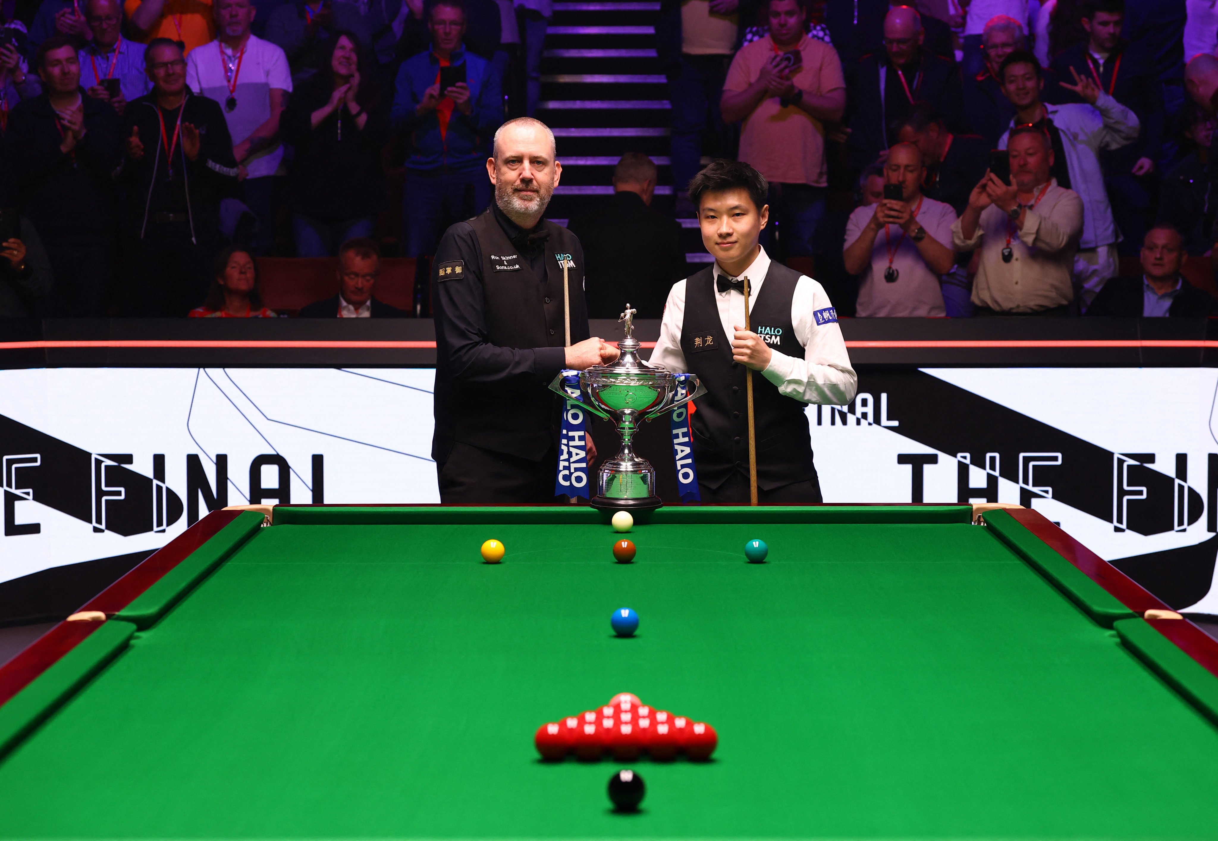 Mark Williams and Zhao Xintong pose at the start of the final in Sheffield. Photo: Reuters