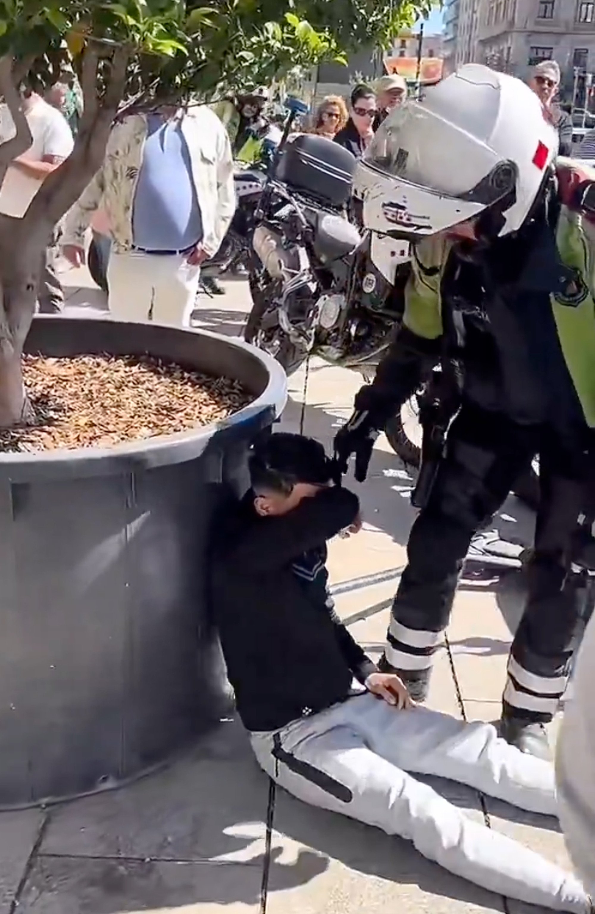 The suspect was left “dizzy” and crying by Tian’s tight grip before police arrested him. Photo: Handout