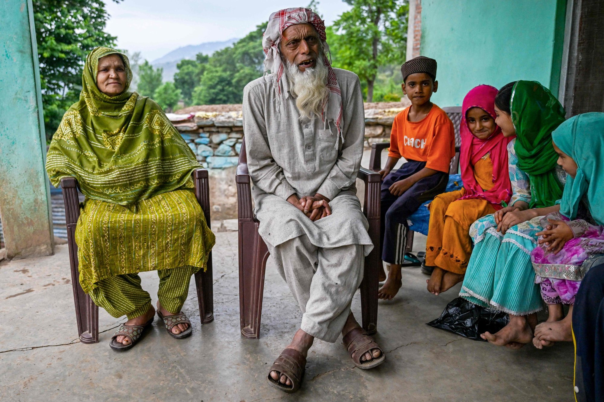Fazal Hussain (second from left) sits beside his wife Nasreen Akhtar Bi (left) and other family members as he speaks after Bi’s aborted deportation to Pakistan. Photo: AFP Fazal Hussain (second from left) sits beside his wife Nasreen Akhtar Bi (left) and other family members as he speaks after Bi’s aborted deportation to Pakistan. Photo: AFP