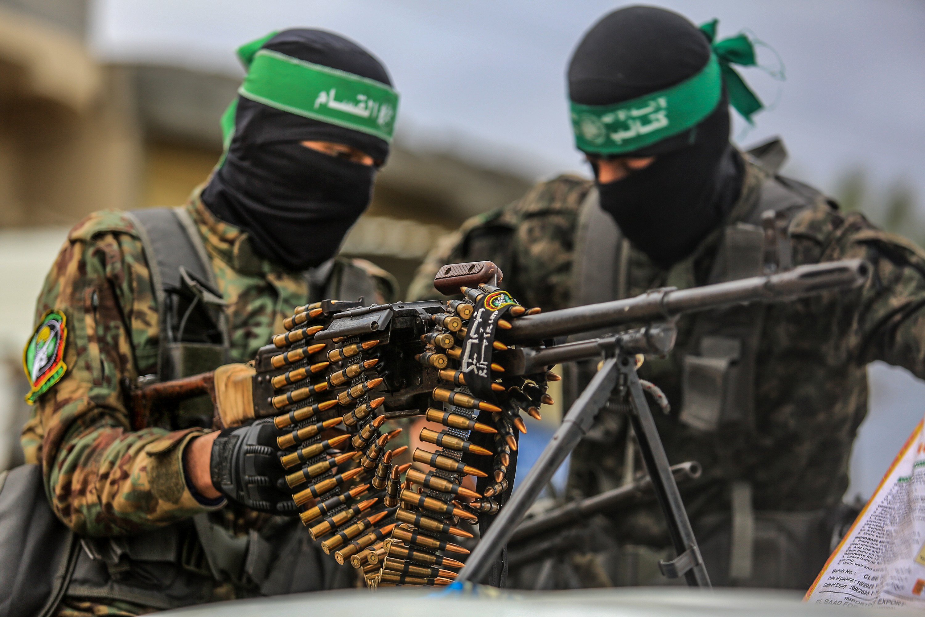Members of the military wing of Hamas form a corridor as Israeli hostages get delivered to representatives of the International Committee of the Red Cross on February 8. Photo: dpa