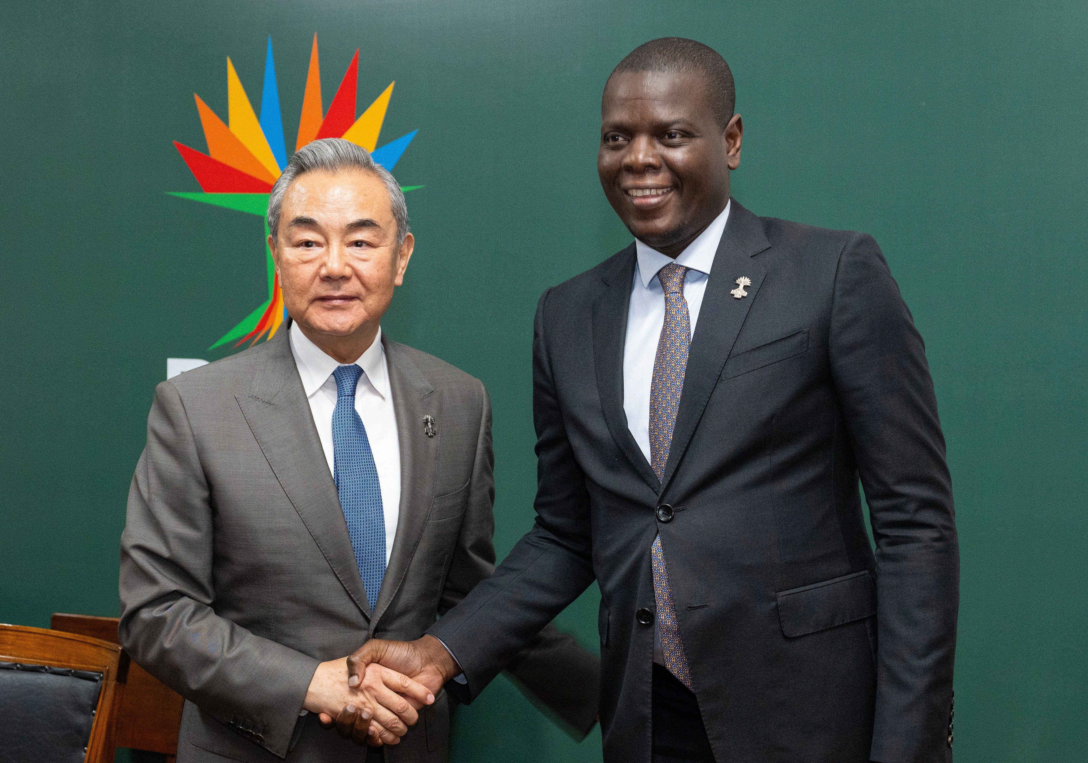 Chinese Foreign Minister Wang Yi meets South African Minister of International Relations and Cooperation Ronald Lamola in Rio de Janeiro, Brazil, on April 29, 2025. Photo: Xinhua