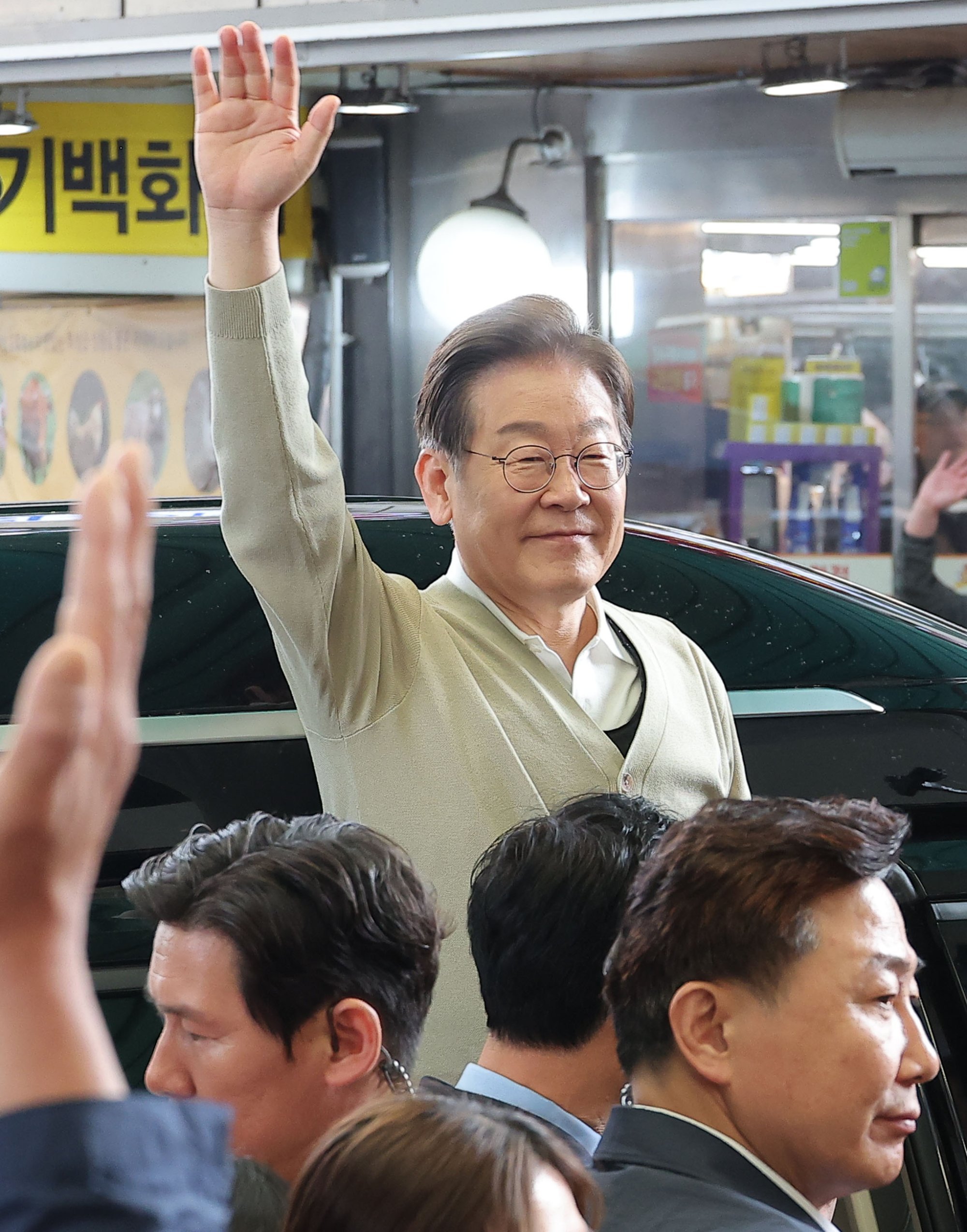 Lee Jae-myung (centre), presidential candidate of the liberal Democratic Party, campaigning in Jeungpyeong, central South Korea on Tuesday. Photo: EPA-EFE Lee Jae-myung (centre), presidential candidate of the liberal Democratic Party, campaigning in Jeungpyeong, central South Korea on Tuesday. Photo: EPA-EFE