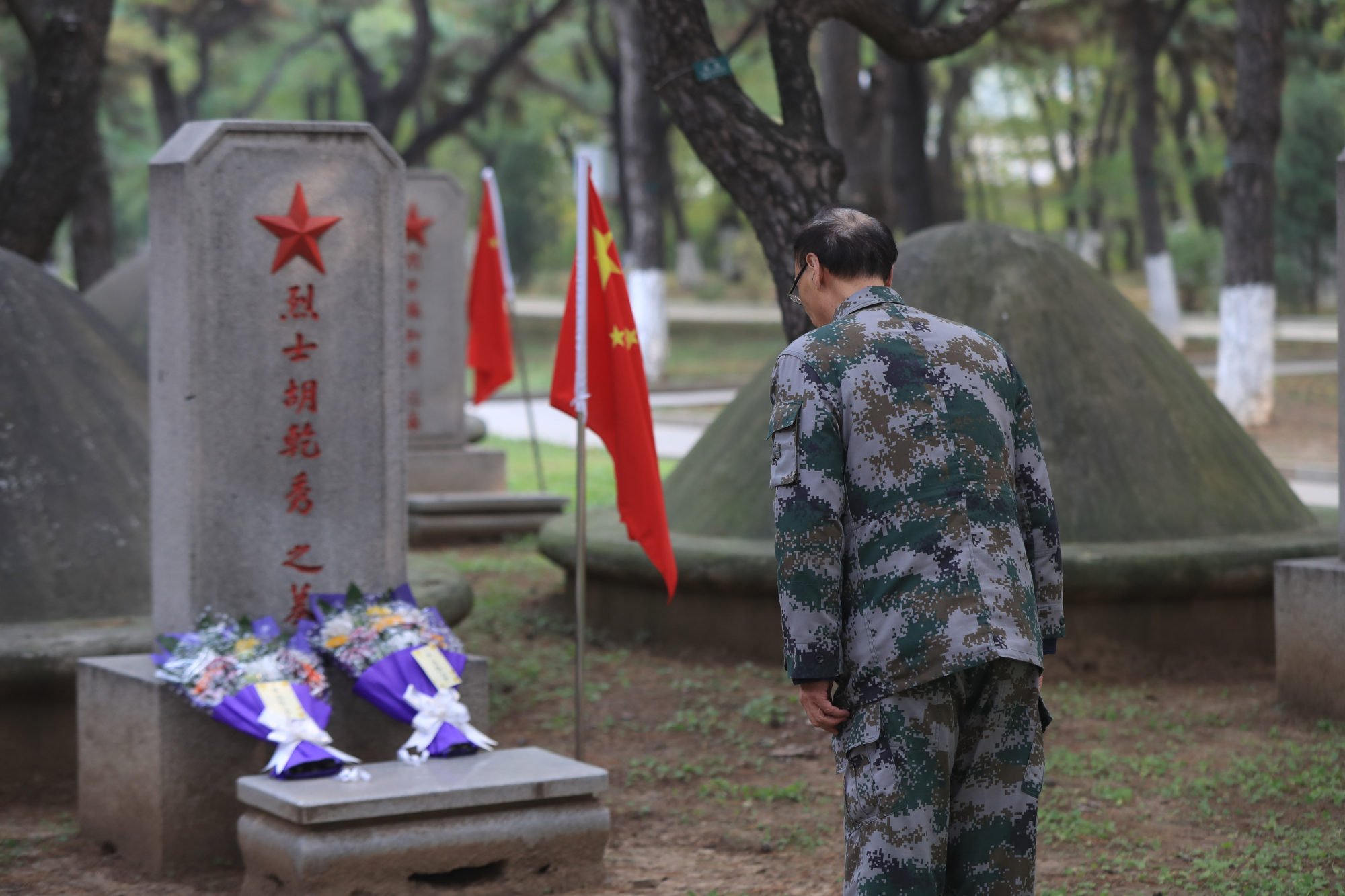 A man bows to the tomb of his father, who died during the 1950-53 Korean war, at the Chinese People’s Volunteers martyrs’ cemetery in Shenyang, northeast China’s Liaoning Province, Oct. 25, 2021. Photo: Xinhua A man bows to the tomb of his father, who died during the 1950-53 Korean war, at the Chinese People’s Volunteers martyrs’ cemetery in Shenyang, northeast China’s Liaoning Province, Oct. 25, 2021. Photo: Xinhua