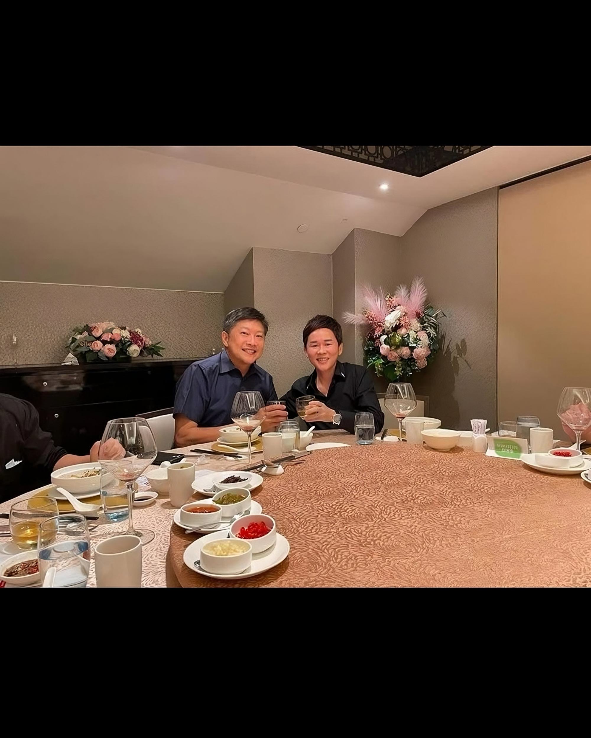 An image circulated on social media shows Su Haijin (right) and Ng Chee Meng at a dinner. Photo: Instagram/toxicstatenarrativeinsg An image circulated on social media shows Su Haijin (right) and Ng Chee Meng at a dinner. Photo: Instagram/toxicstatenarrativeinsg