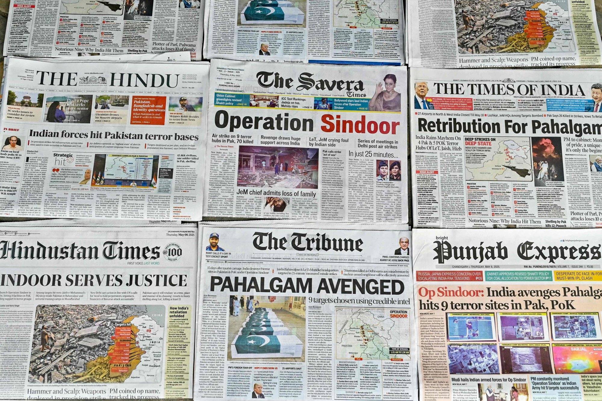 Newspapers on the India-Pakistan conflict on display in Amritsar on Thursday. Photo: AFP Newspapers on the India-Pakistan conflict on display in Amritsar on Thursday. Photo: AFP