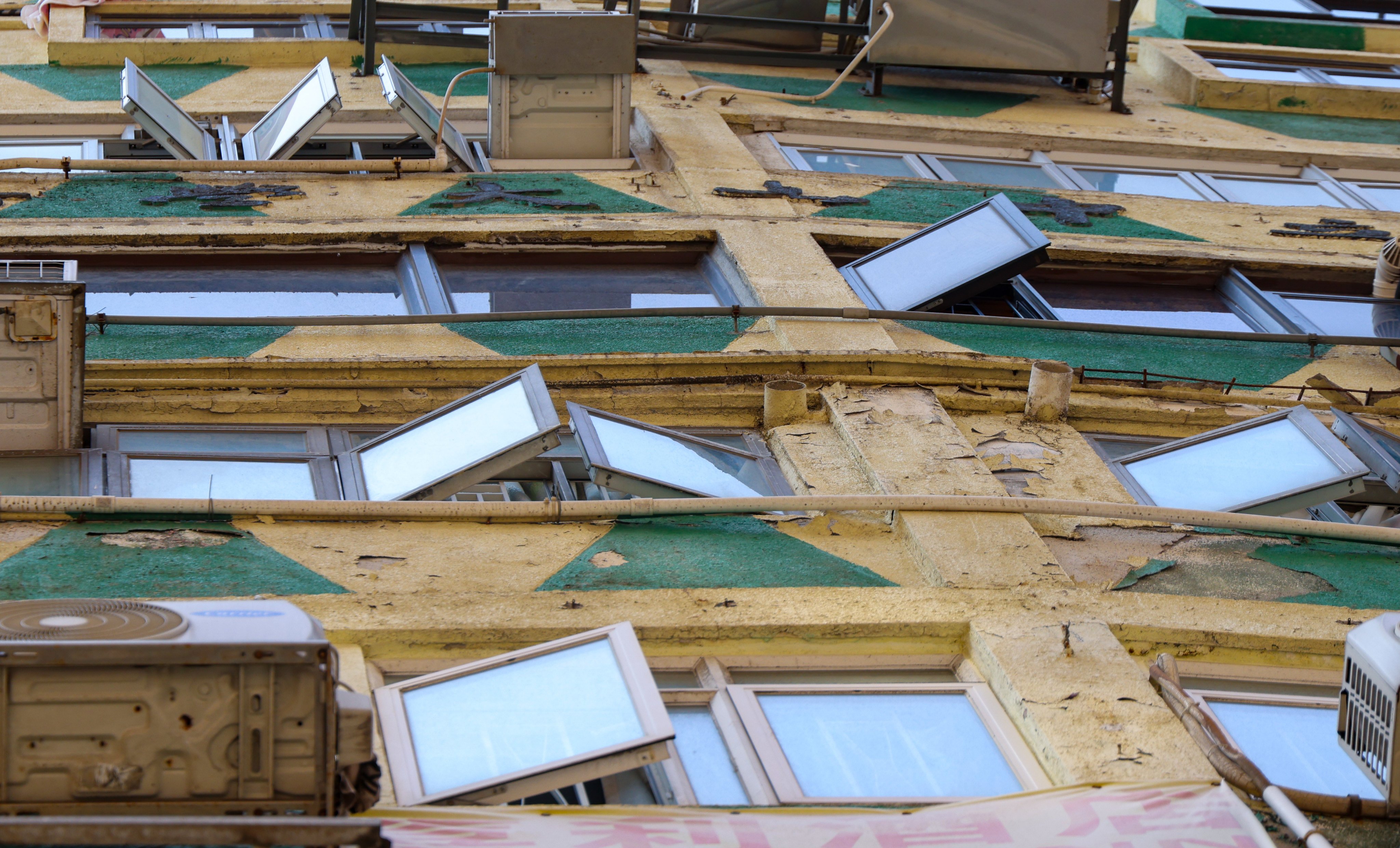 Over 26,600 notices issued by the building authorities for homeowners to fix their windows have not been complied with. Photo: SCMP / Jelly Tse