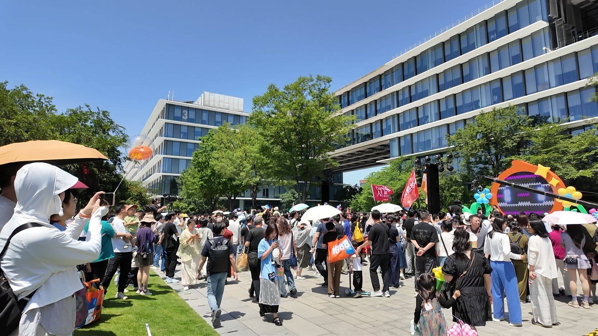 Alibaba employees at the annual AliDay gathering in Hangzhou on Saturday. Photo: Wency Chen