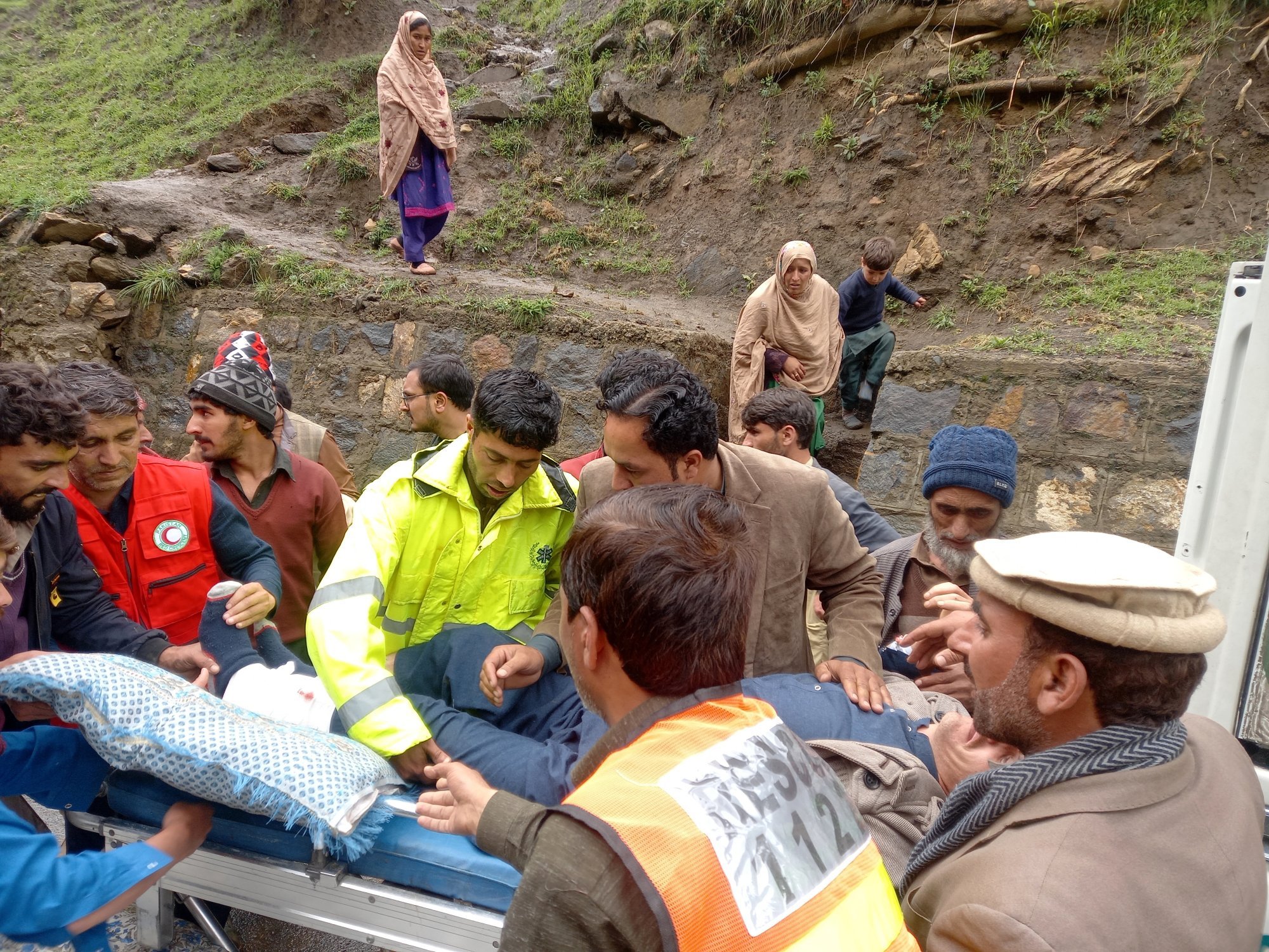 Kashmiris who were injured in cross-border firing are evacuated from Neelum valley, Pakistani-administered Kashmir, on Saturday. Photo: EPA-EFE Kashmiris who were injured in cross-border firing are evacuated from Neelum valley, Pakistani-administered Kashmir, on Saturday. Photo: EPA-EFE