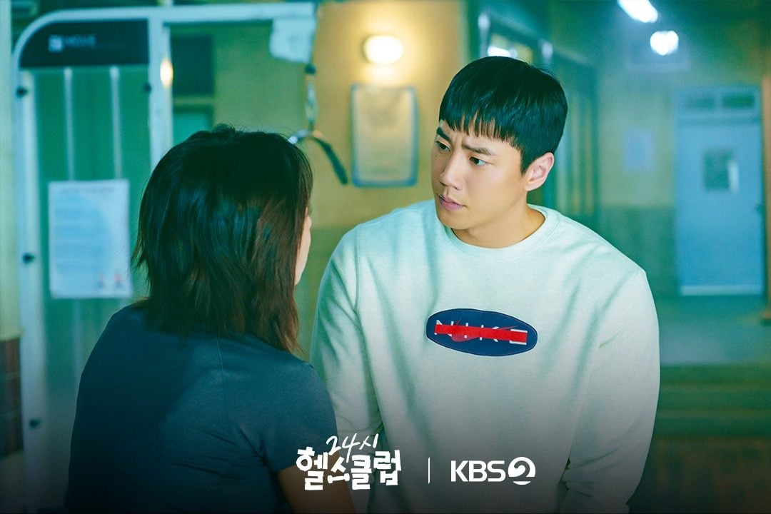 Jung Eun-ji (left) as office worker Mi-ran and Lee Jun-young as gym owner Hyun-joong in a still from Pump Up the Healthy Love, a K-drama comedy about romance and fitness. Photo: Online