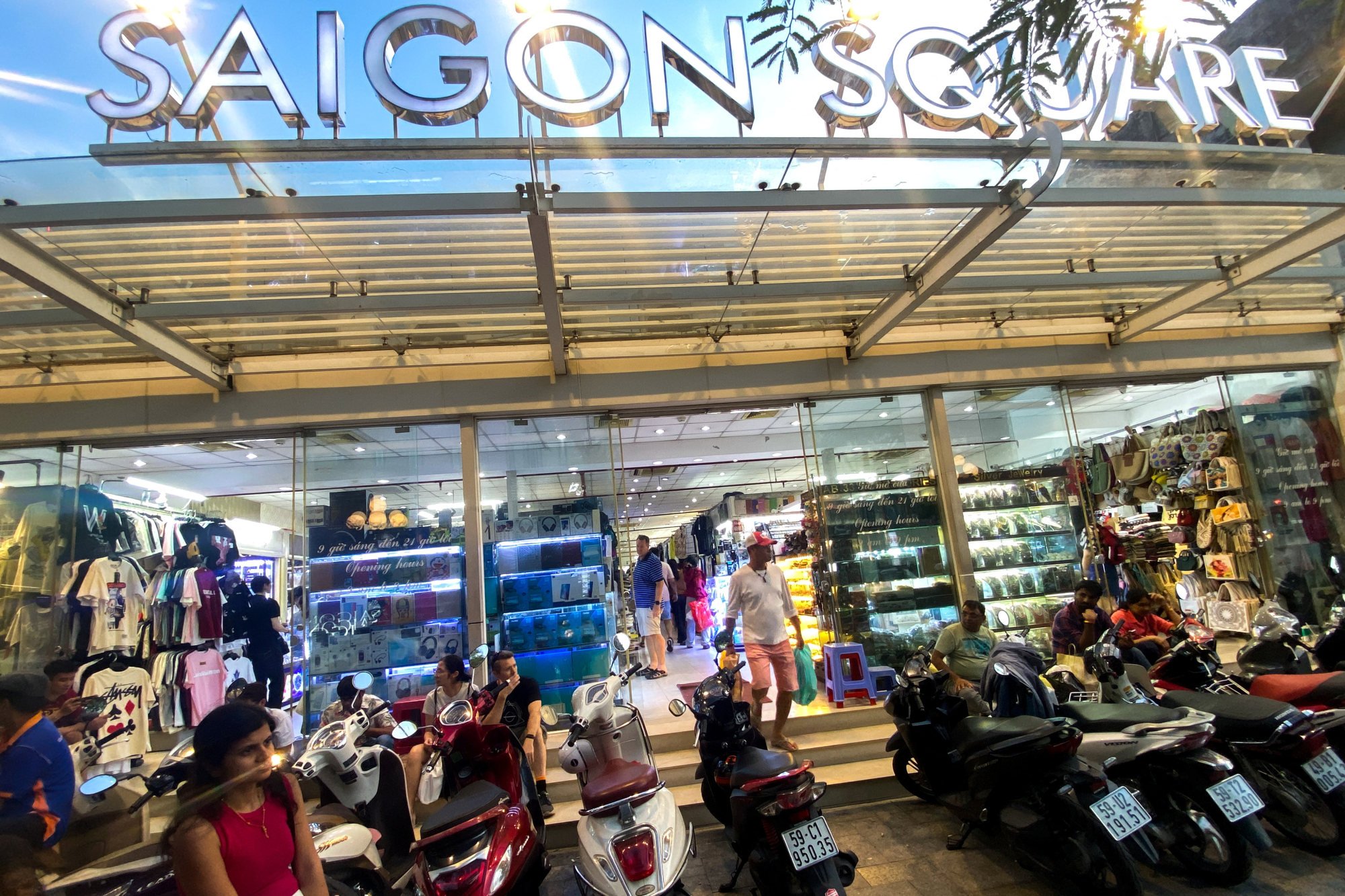 People browse goods at Saigon Square shopping centre in Ho Chi Minh City, Vietnam. Photo: Reuters People browse goods at Saigon Square shopping centre in Ho Chi Minh City, Vietnam. Photo: Reuters