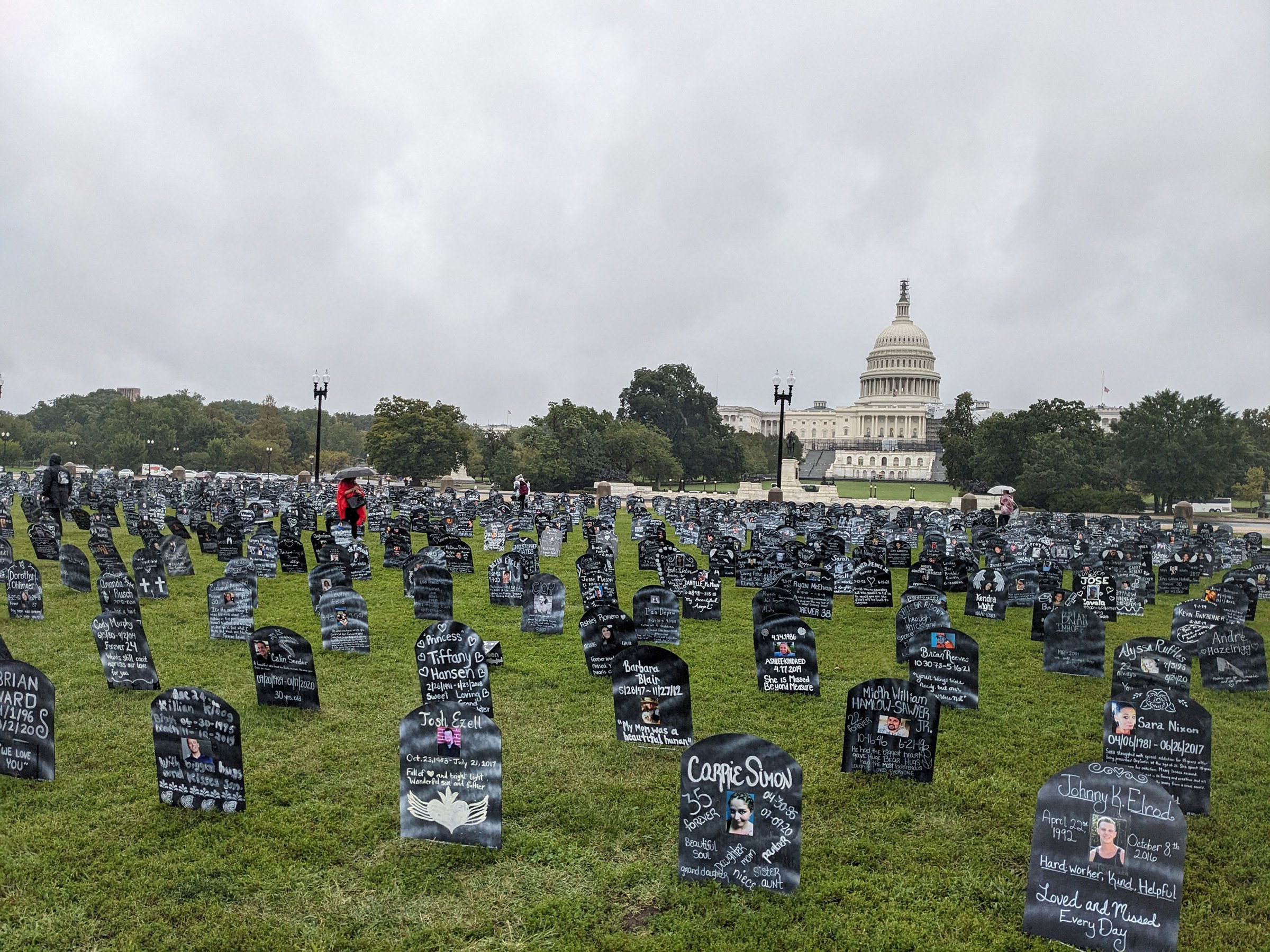 Friends and family who lost loved ones to the overdose crisis place hundreds of cardboard memorial markers near the US Capitol in 2023. Photo: TNS