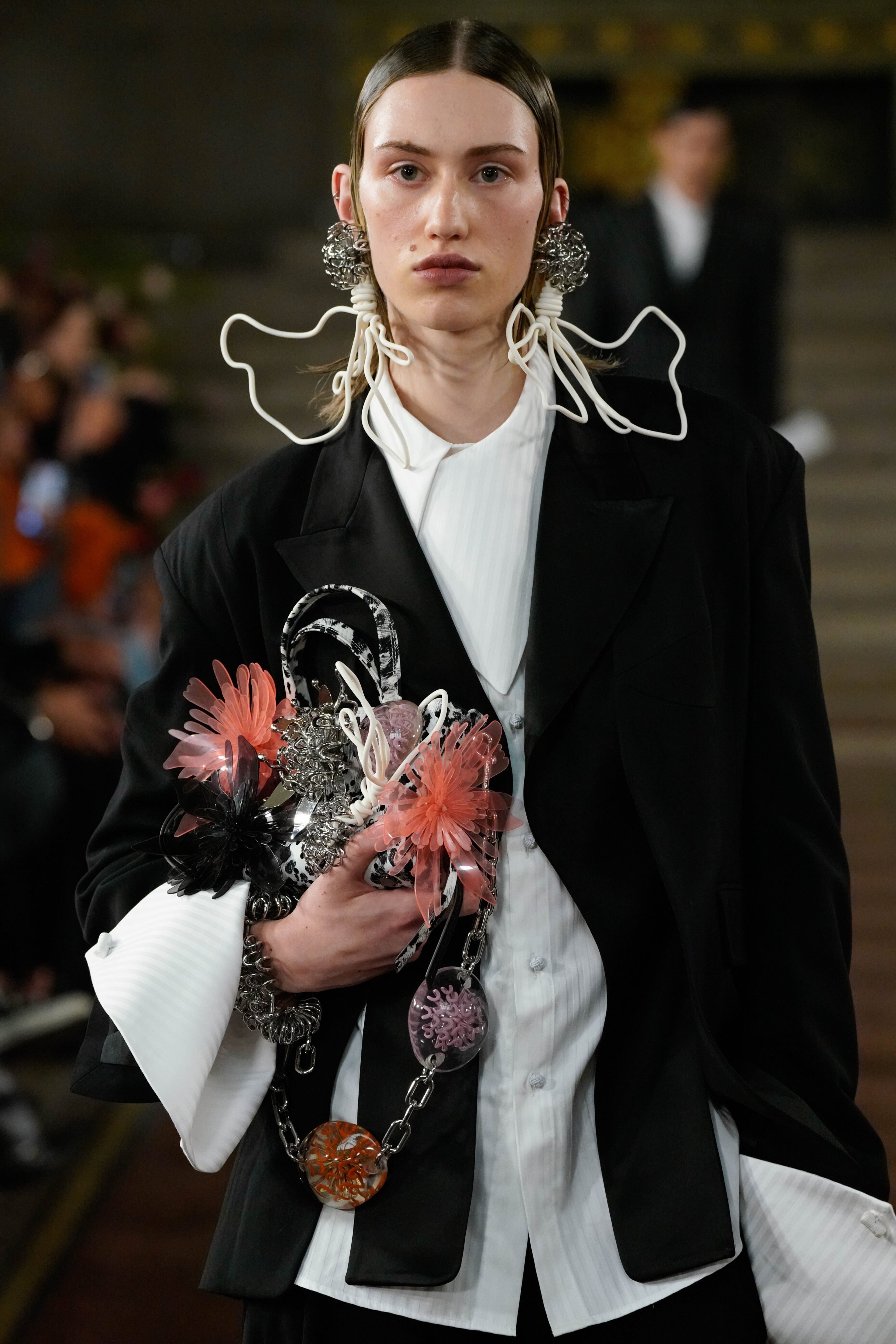 Floral motifs are experiencing a significant resurgence – as seen on the red carpet and in new high jewellery collections embracing maximalism. Photo: Getty Images