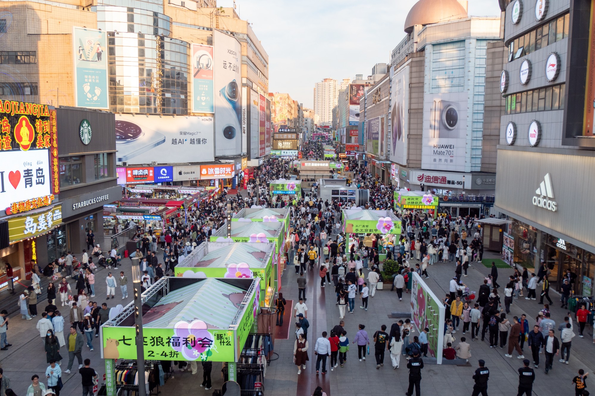 During the recent May Day holidays, Qingdao’s Taidong Pedestrian Street in Shandong Province once again experienced a surge in visitor traffic. Photo: Shutterstock During the recent May Day holidays, Qingdao’s Taidong Pedestrian Street in Shandong Province once again experienced a surge in visitor traffic. Photo: Shutterstock