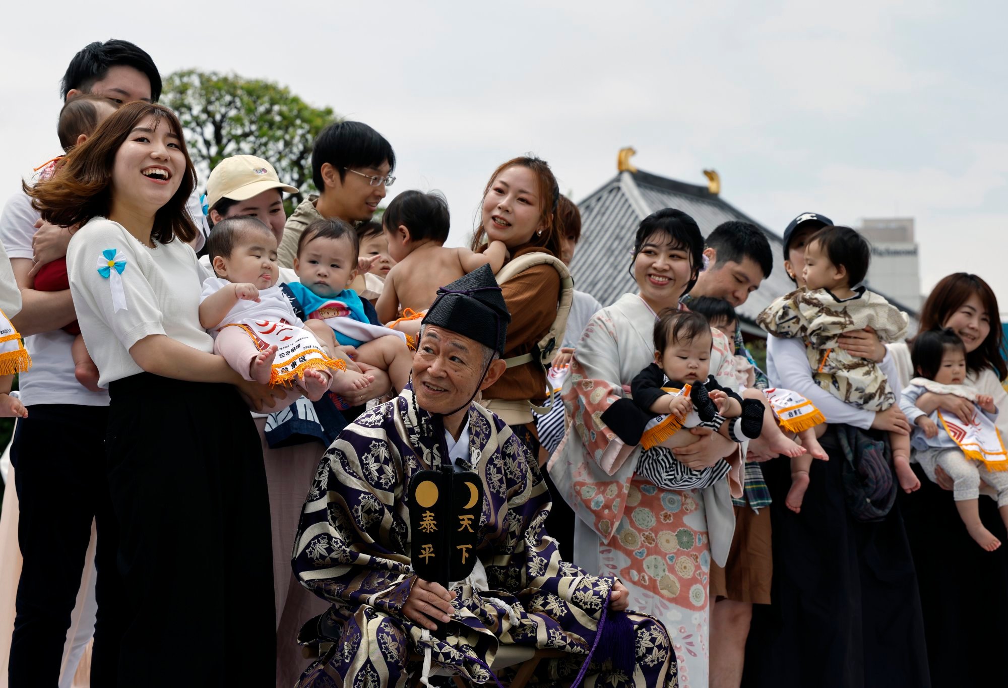 Parents hold their babies before participating in a baby crying contest in Tokyo. Photo: EPA-EFE Parents hold their babies before participating in a baby crying contest in Tokyo. Photo: EPA-EFE