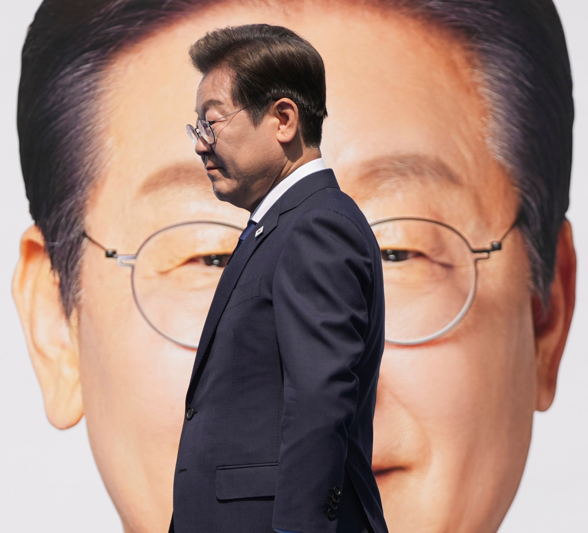 Lee Jae-myung, presidential candidate of the Democratic Party, arrives at a campaign event in Seoul, South Korea on Monday. Photo: AP Lee Jae-myung, presidential candidate of the Democratic Party, arrives at a campaign event in Seoul, South Korea on Monday. Photo: AP